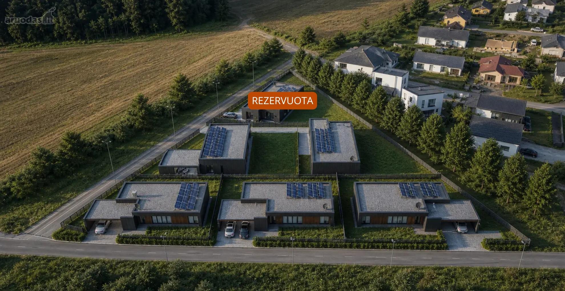 Naujai pradedamas statyti šešių namų kvartalas.