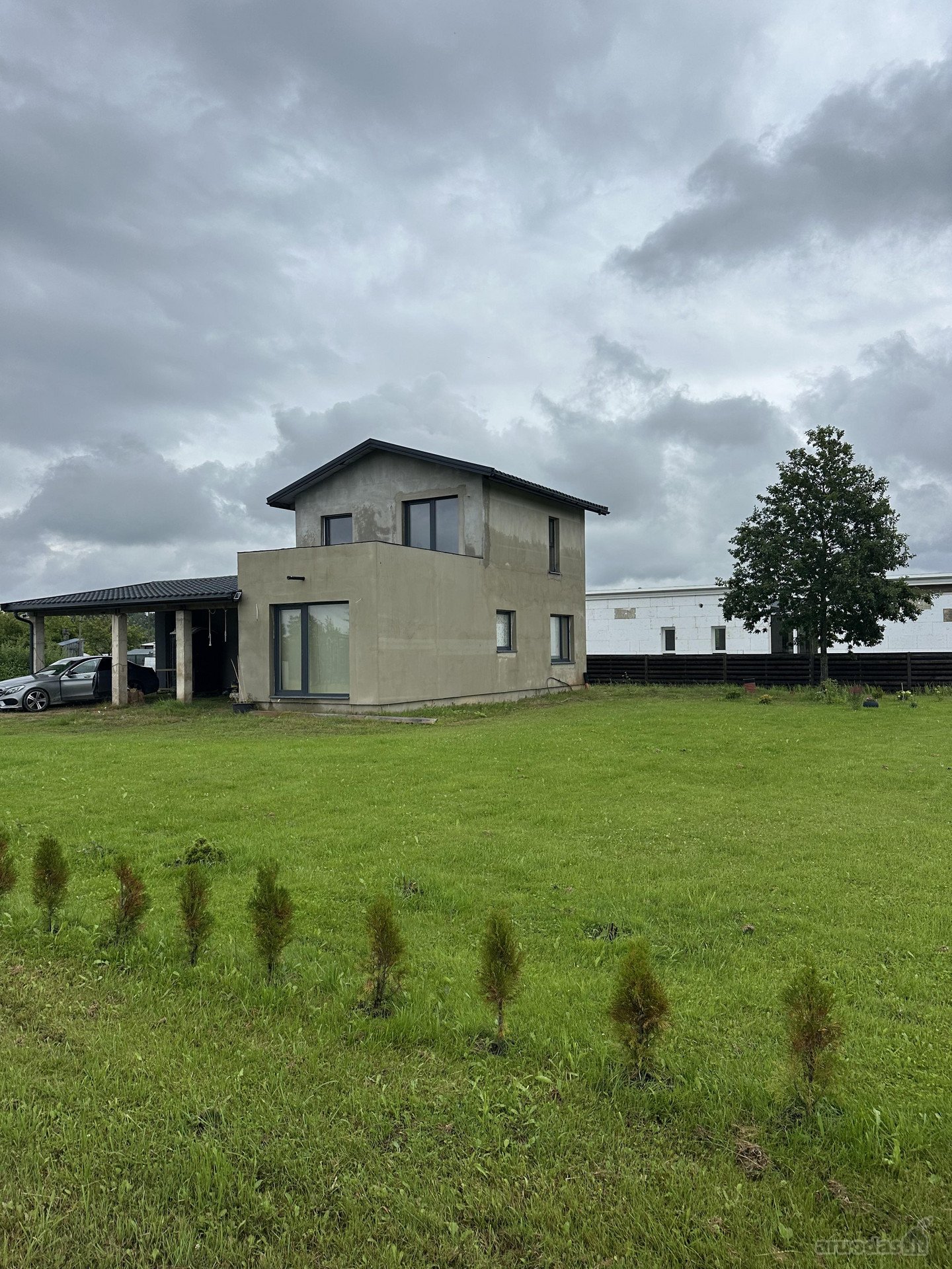 Parduodamas modernus dviejų aukštų nebaigtos