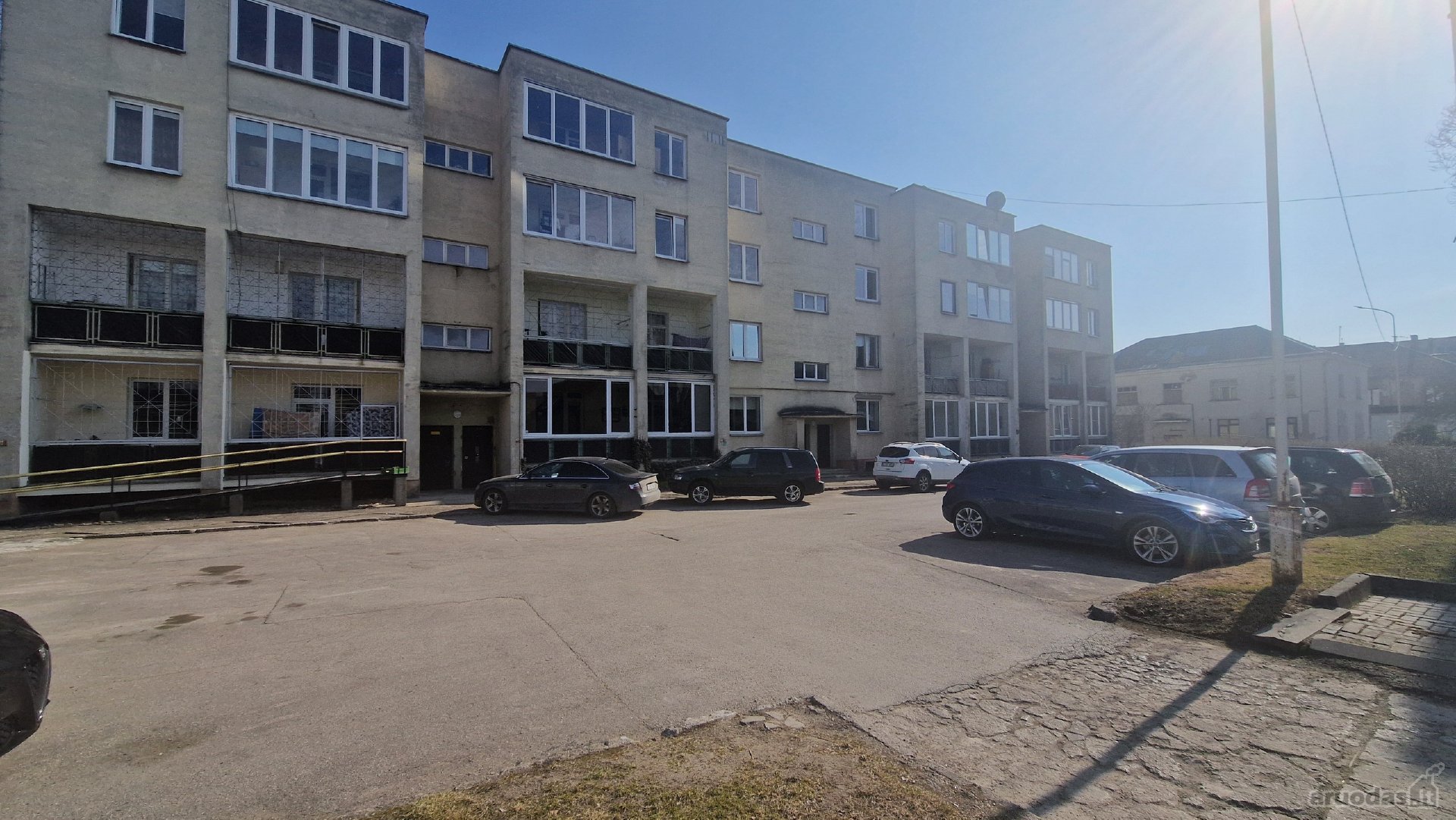 Parduodamas dviejų kambarių butas su