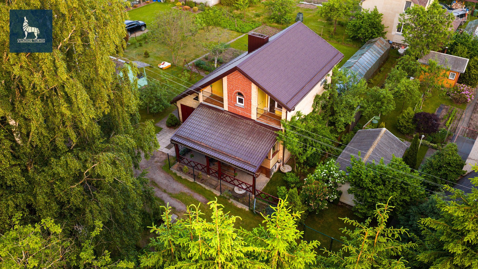Parduodamas erdvus mūrinis namas Žaliojo Šilo