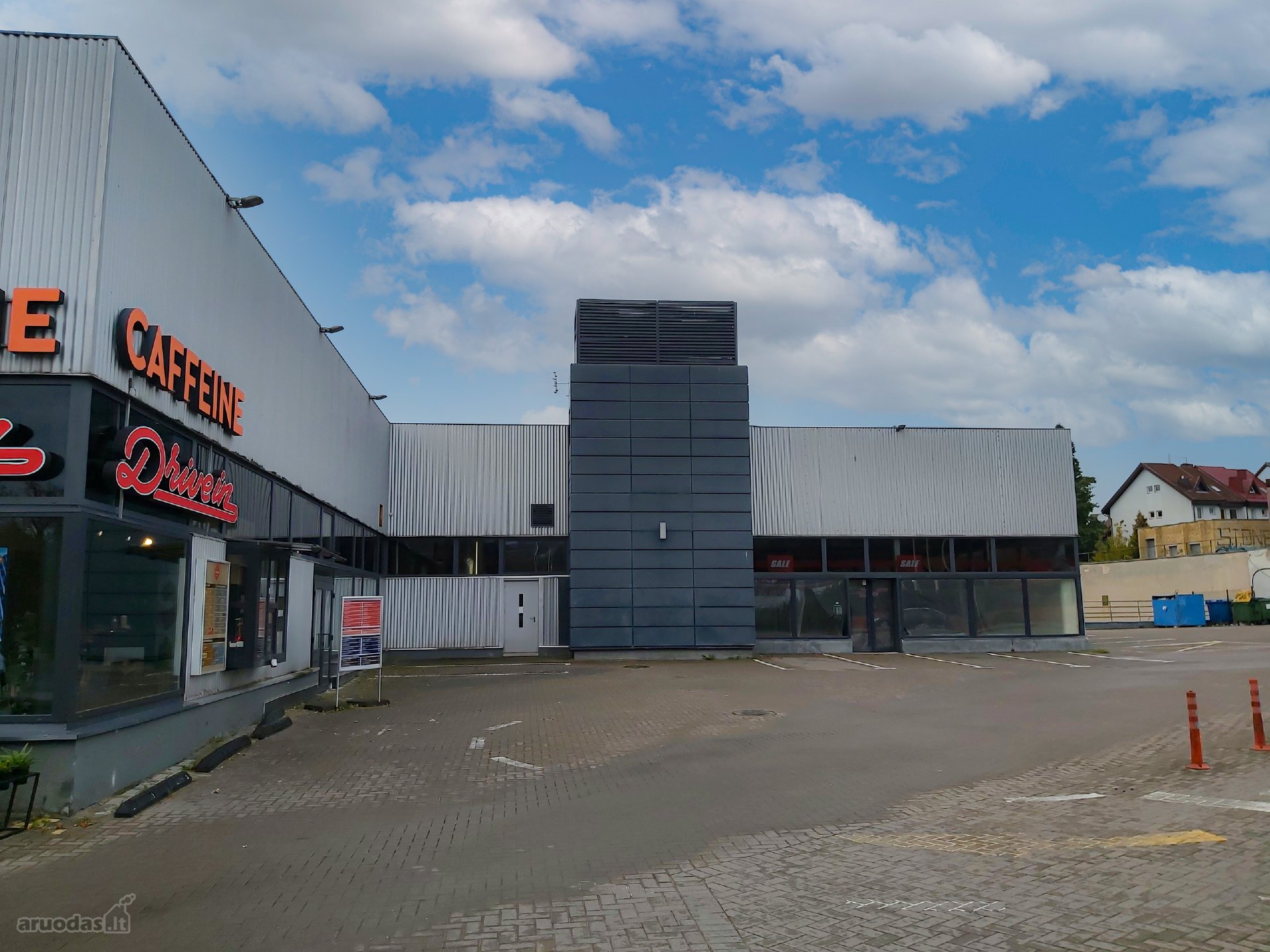 Nuomojamos komercinės patalpos pirmame aukšte