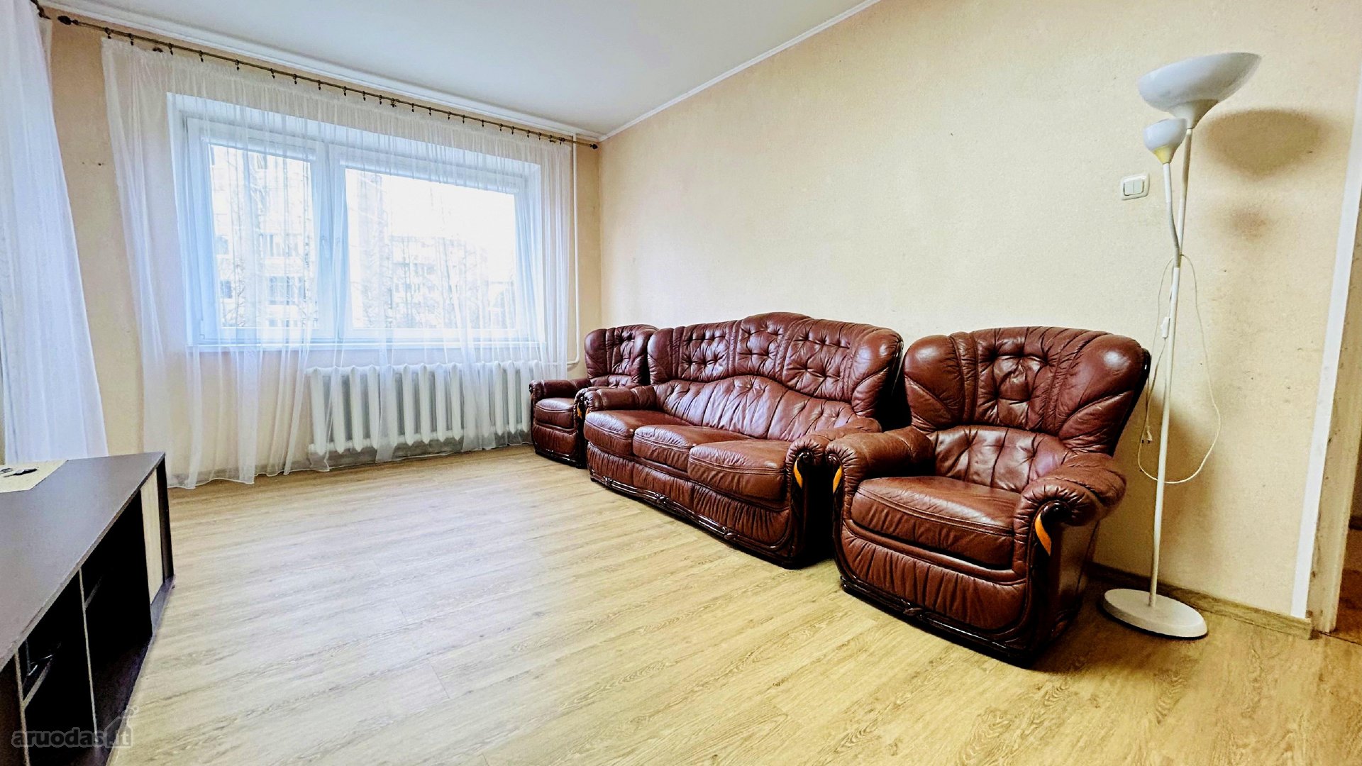 Nuomojamas erdvus 3-jų izoliuotų kambarių