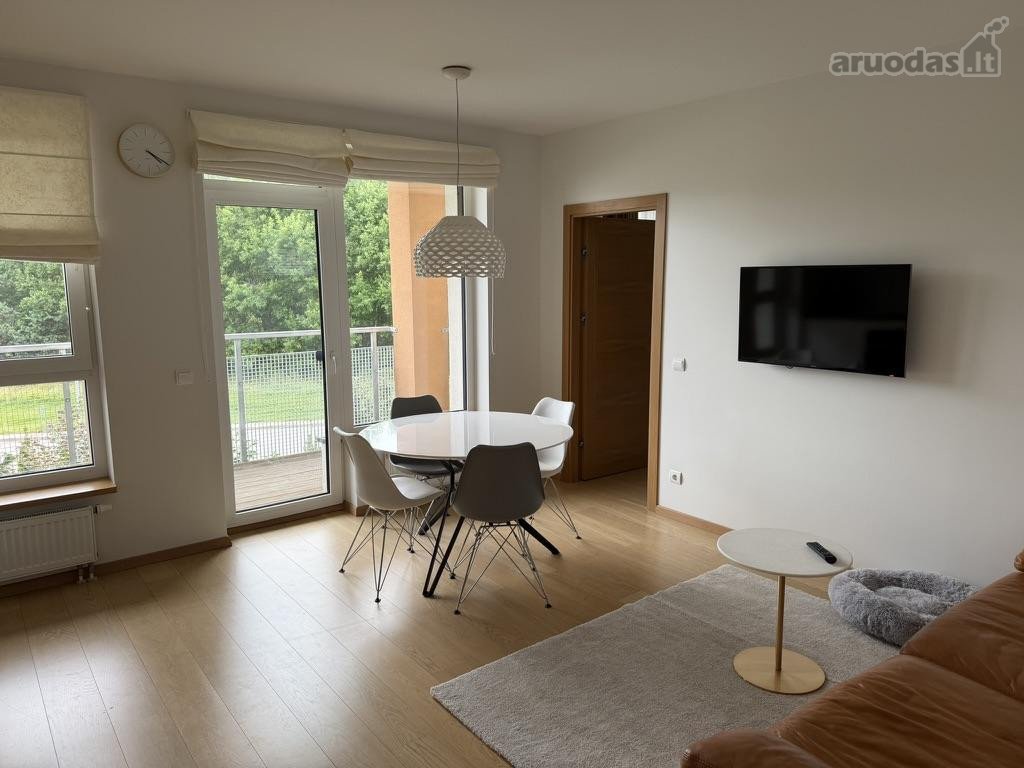 Modernus 2 kambarių butas su didele drabužine