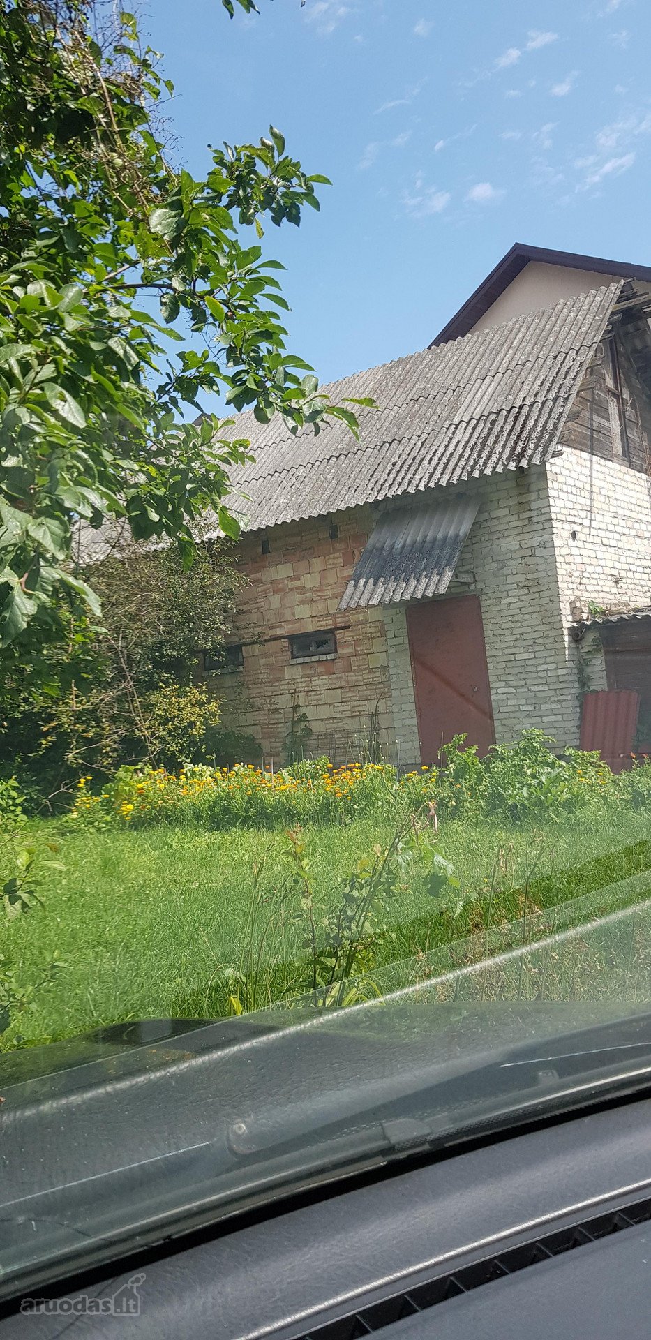 Parduodamas garažas 40 kvadratų su 3,9 arų
