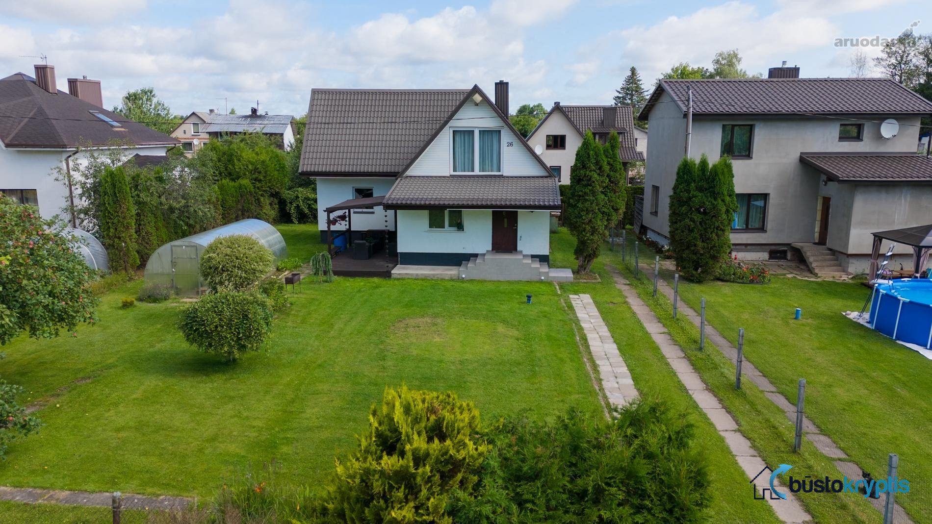 Parduodamas jaukus ir įrengtas keturių