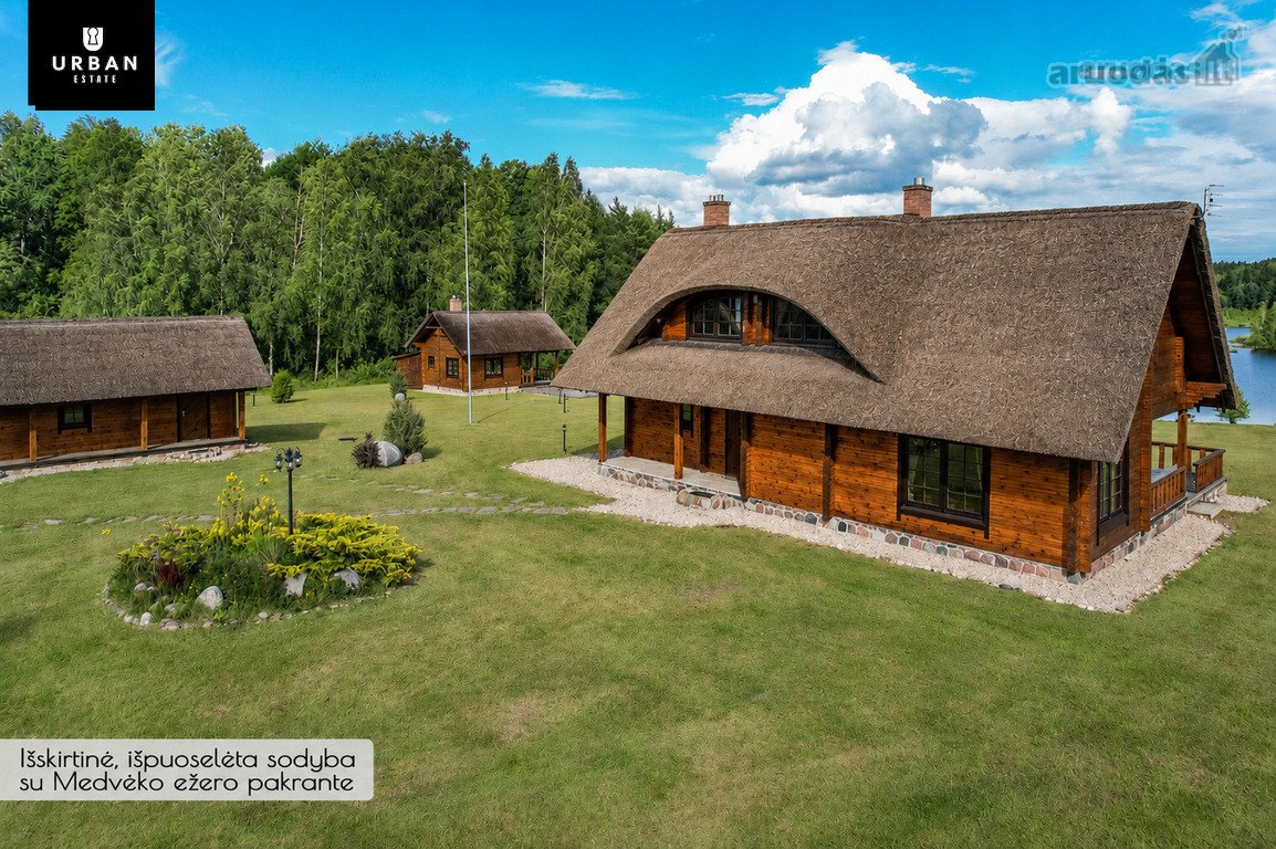 Išskirtinė Rąstinė Sodyba Su Nuosava Medvėko