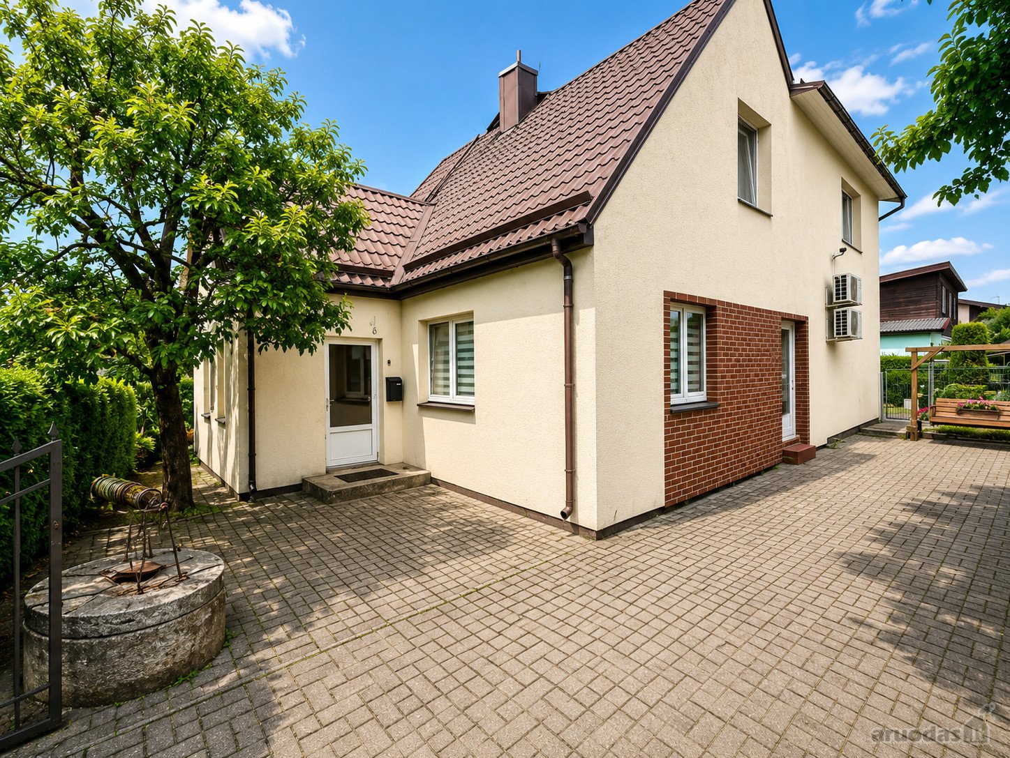 Renovuota Namo Dalis Su Cokoliniu Aukštu,