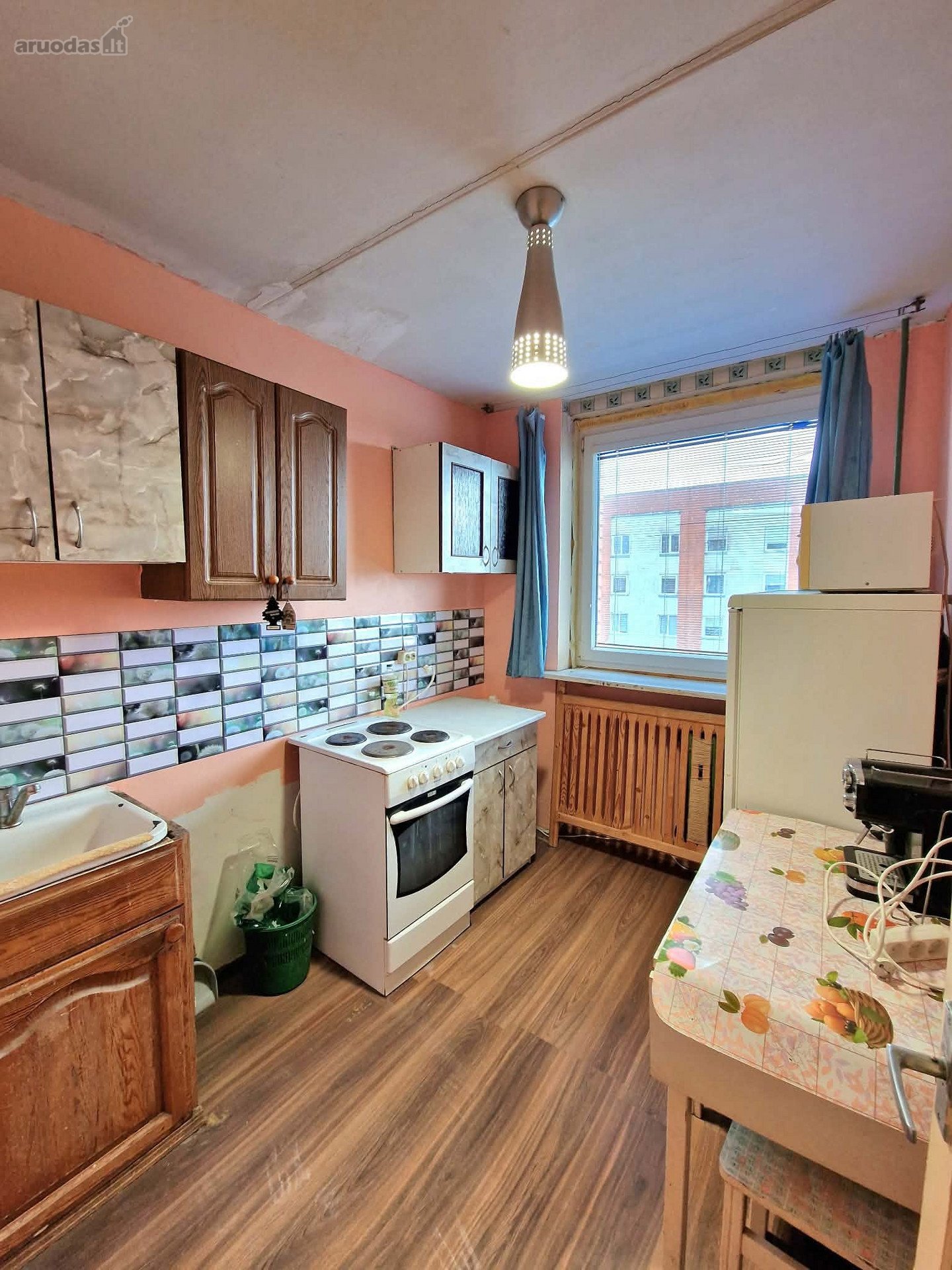 Parduodamas rekonstruotas iš vieno kambario į