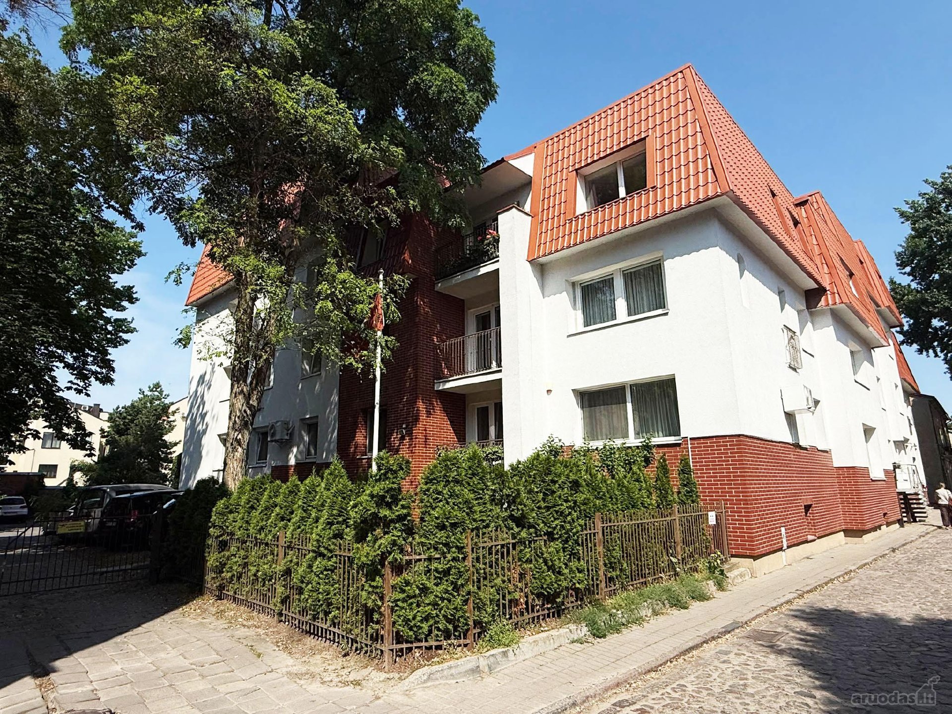 Nuomojamas erdvus 3k butas Senamiestyje