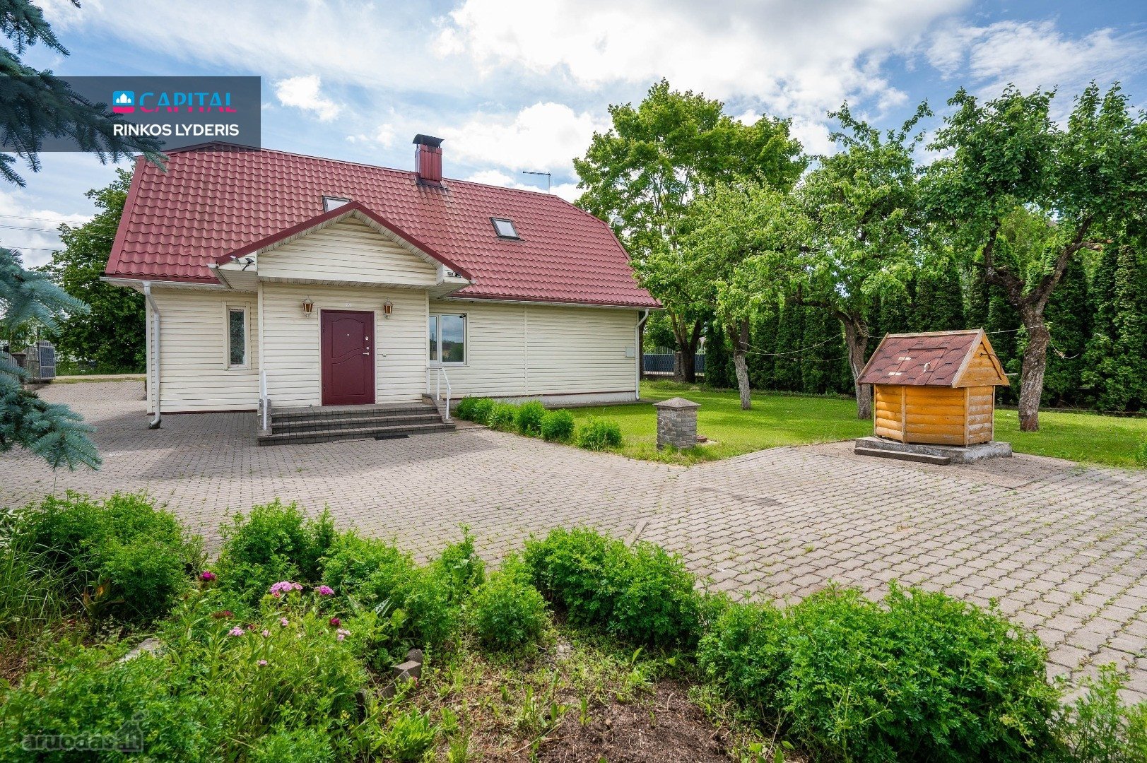 Parduodamas dviejų aukštų namas su ūkiniu