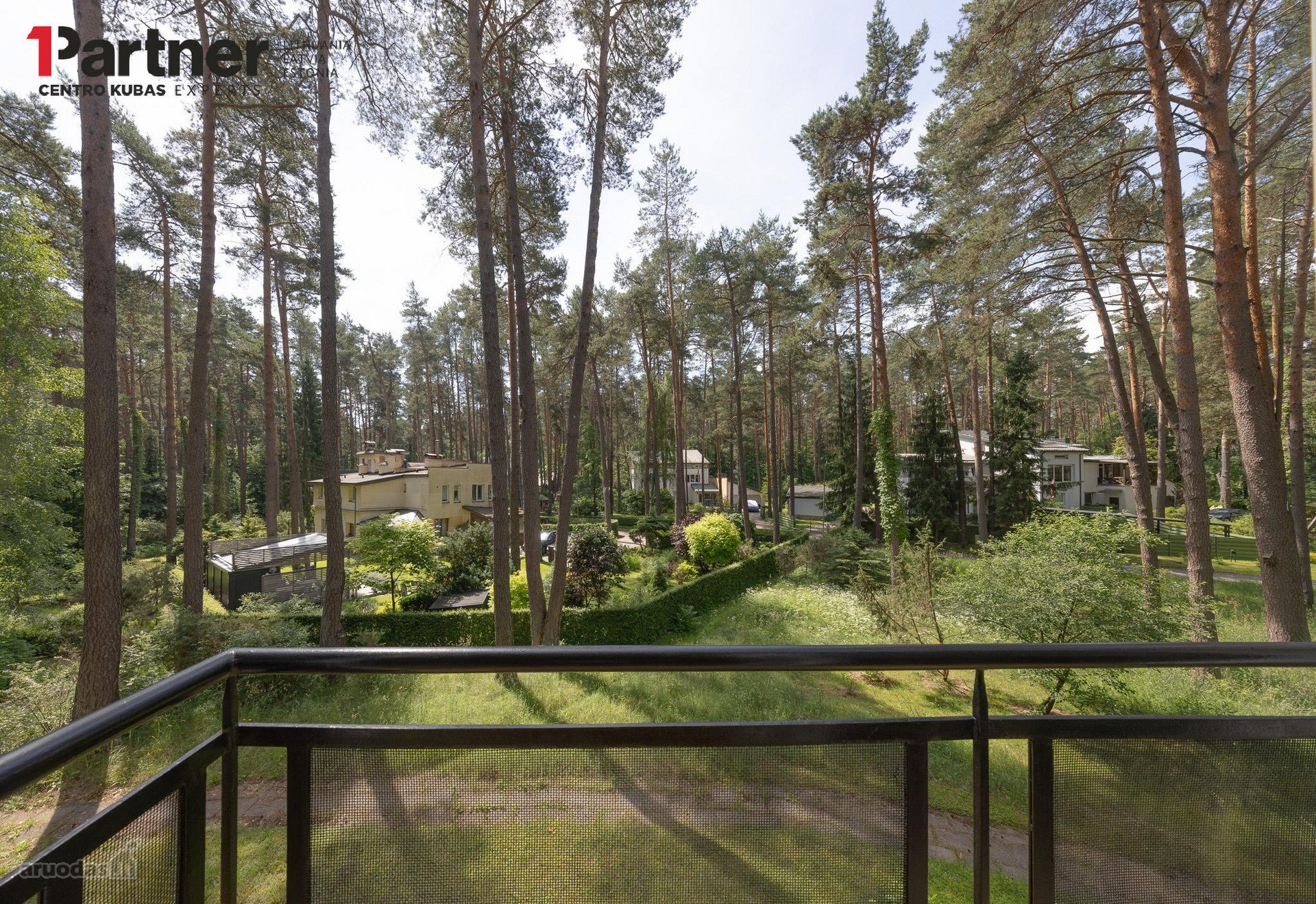 Parduodamas šviesus ir jaukus dviejų kambarių