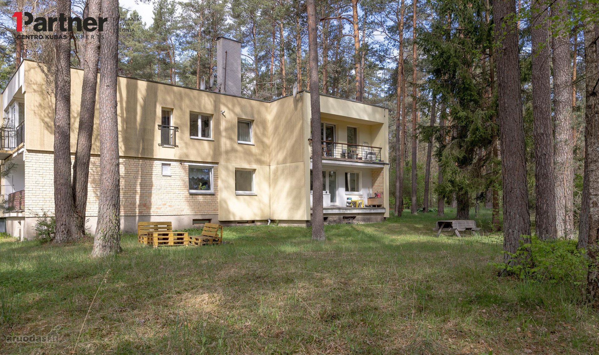 Parduodamas šviesus ir jaukus dviejų kambarių