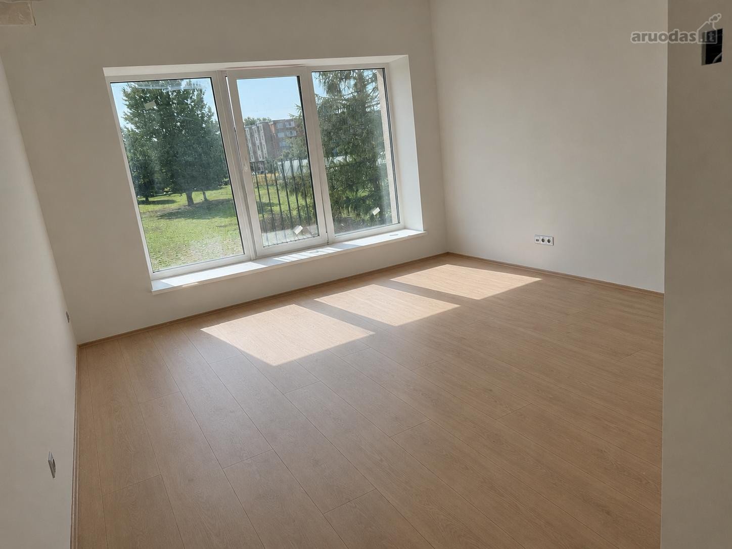 Modernus butas  Grindinis šildymas  Premium