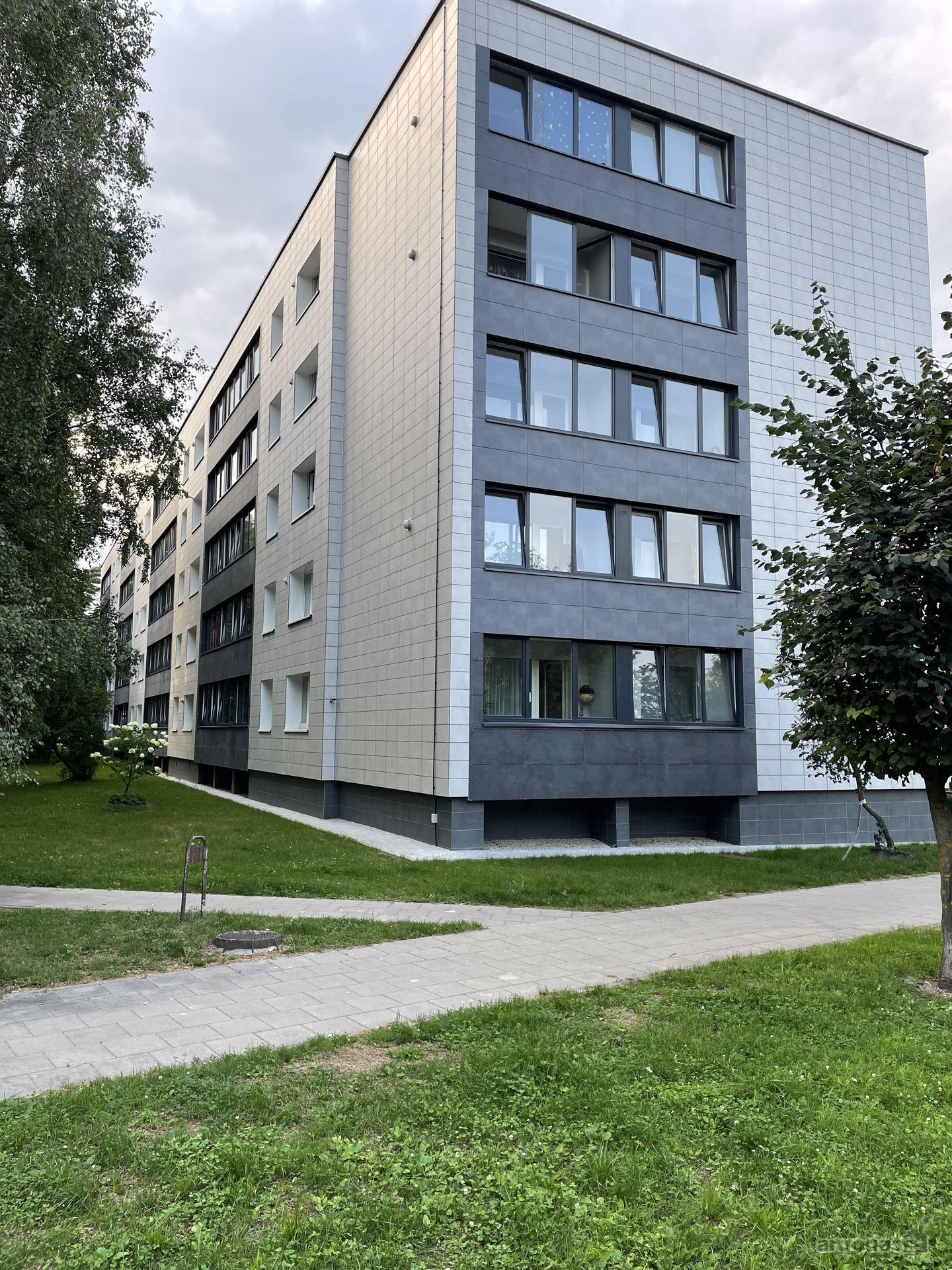 Išnuomojamas trijų kambarių butas Vilniuje,