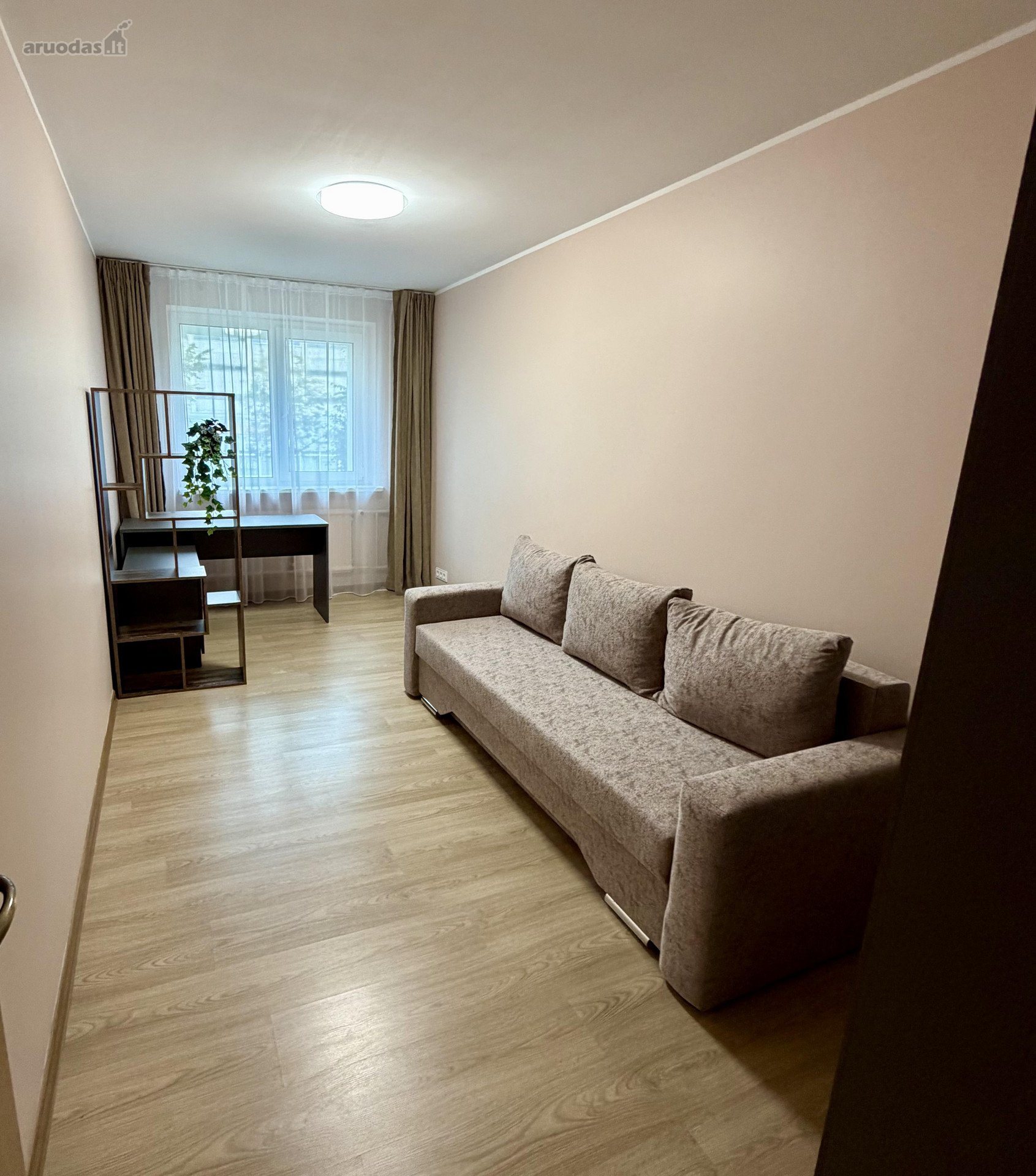 Nuomojamas dviejų kambarių butas renovuotame