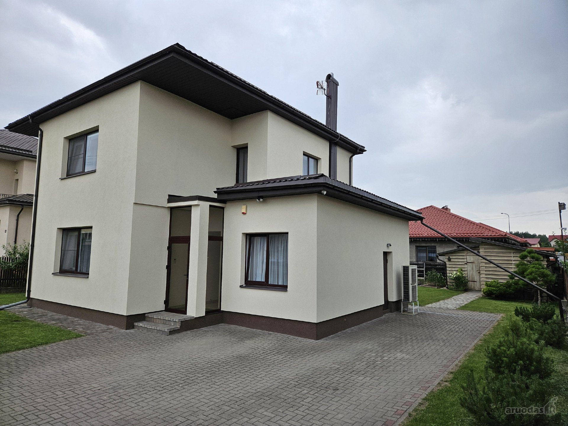 Parduodamas pilnai įrengtas 145 kv. m namas