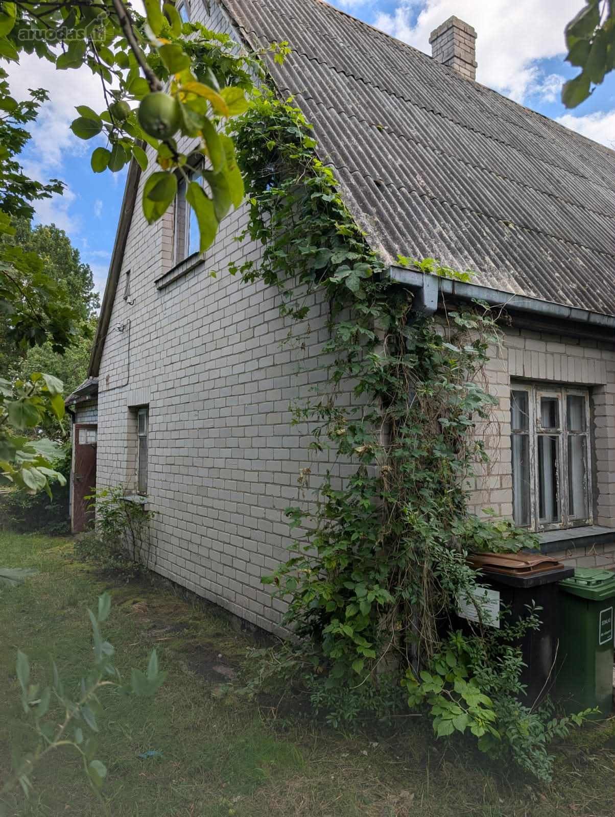 Lazdijų mieste, Liepų g.3 parduodamas