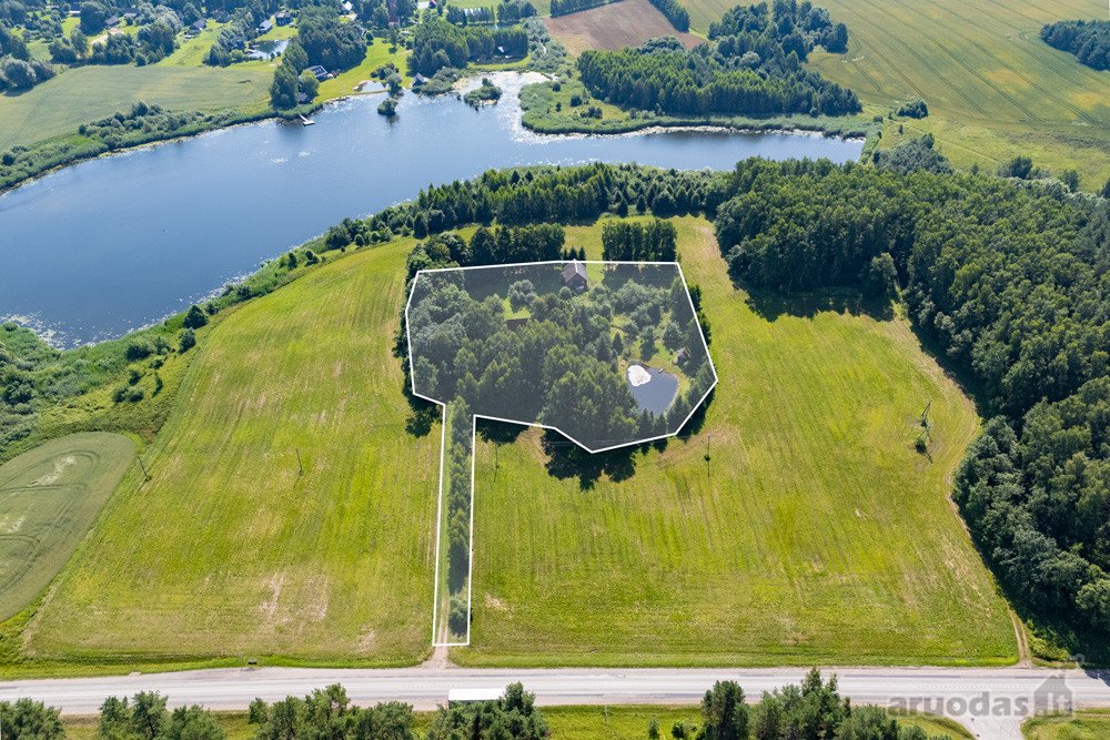 Ilgaamžių Medžių Apsupty Parduodamas