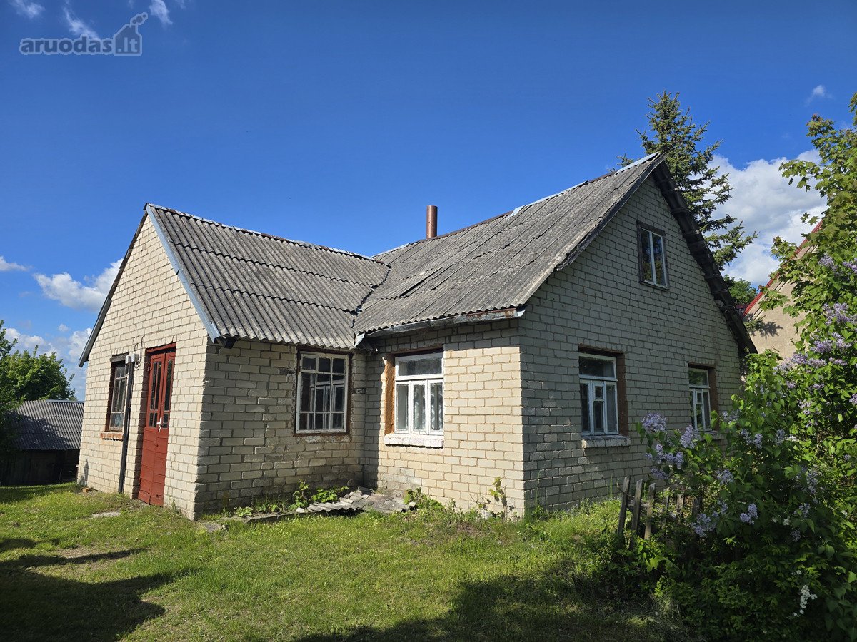 Molėtų mieste, jaukioje Darbo gatvelėje,