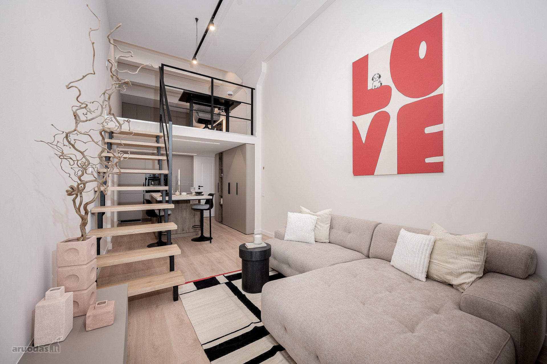 Modernūs Loftai „36 Stories“ – Pilnai