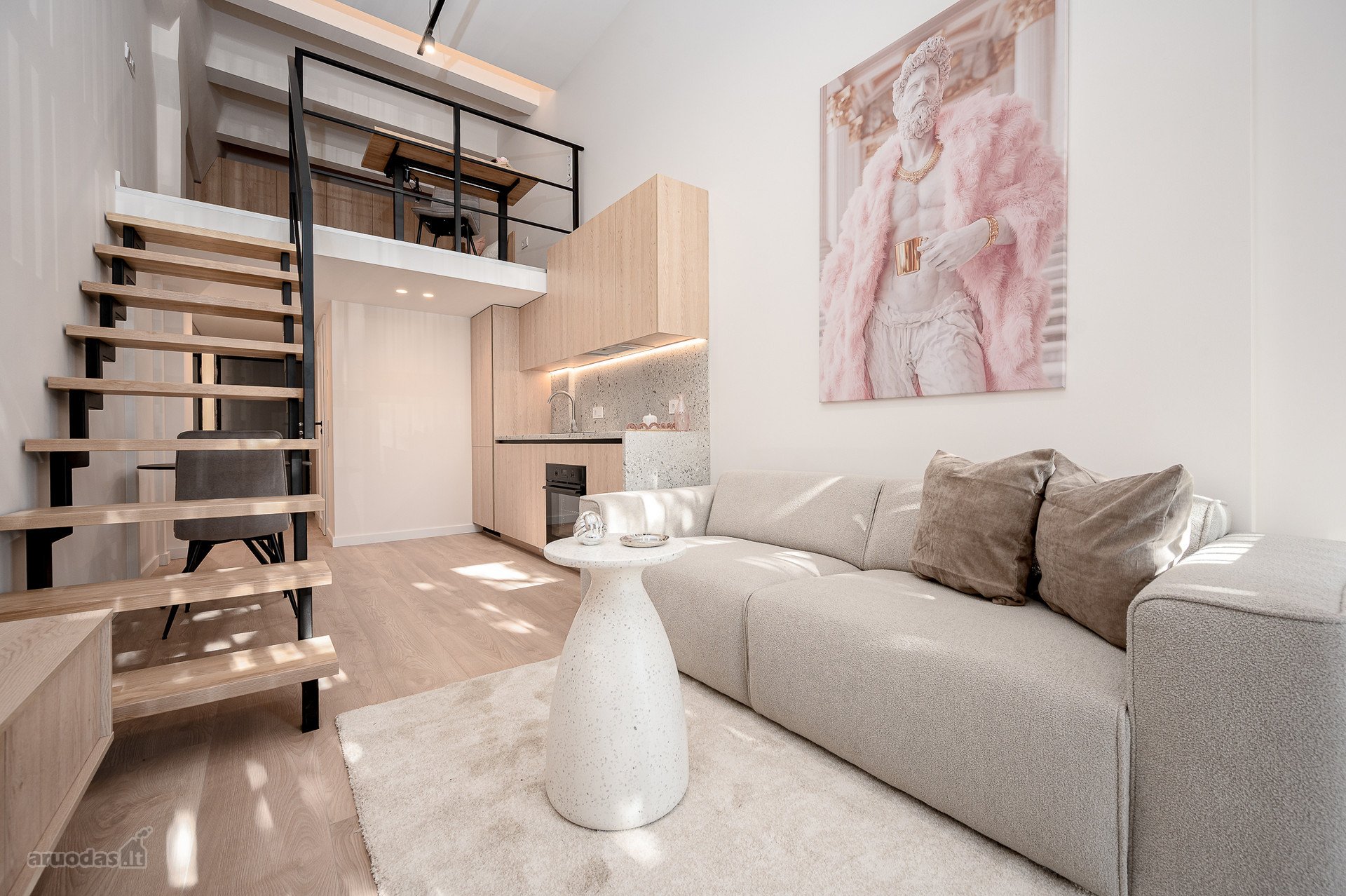 Modernūs Loftai „36 Stories“ – Pilnai