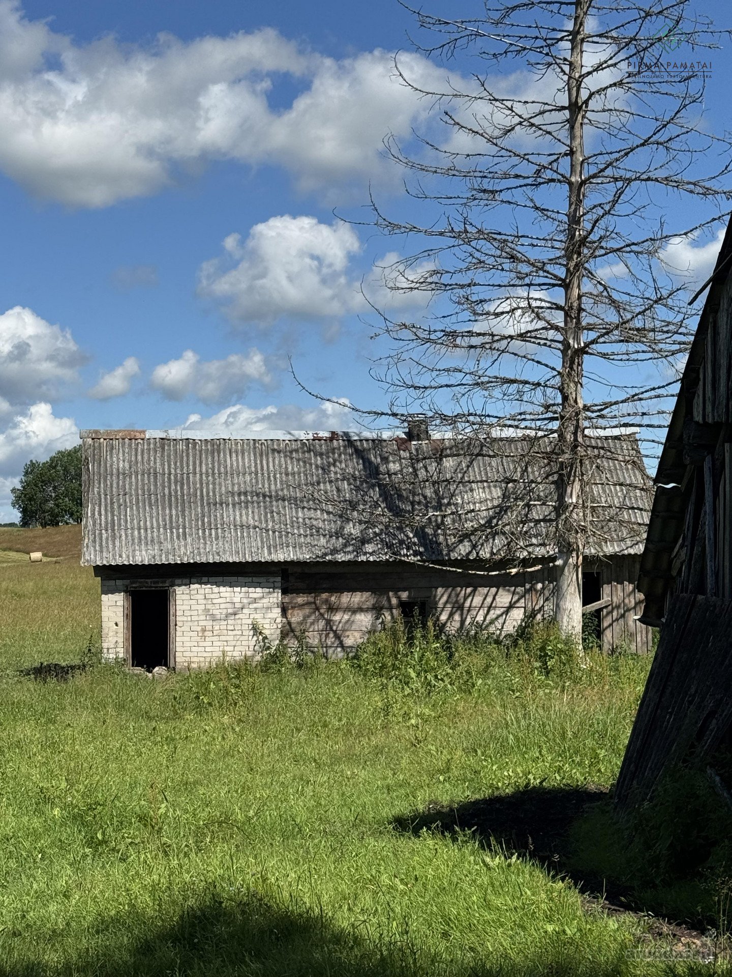 Sodyba su 4,7 ha sklypu šalia Kantaučių