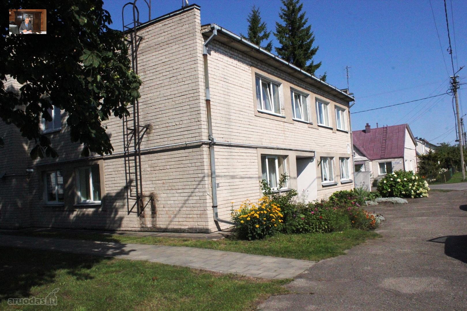 Ramioje gatvėje, mažas eismas, 2 aukštu