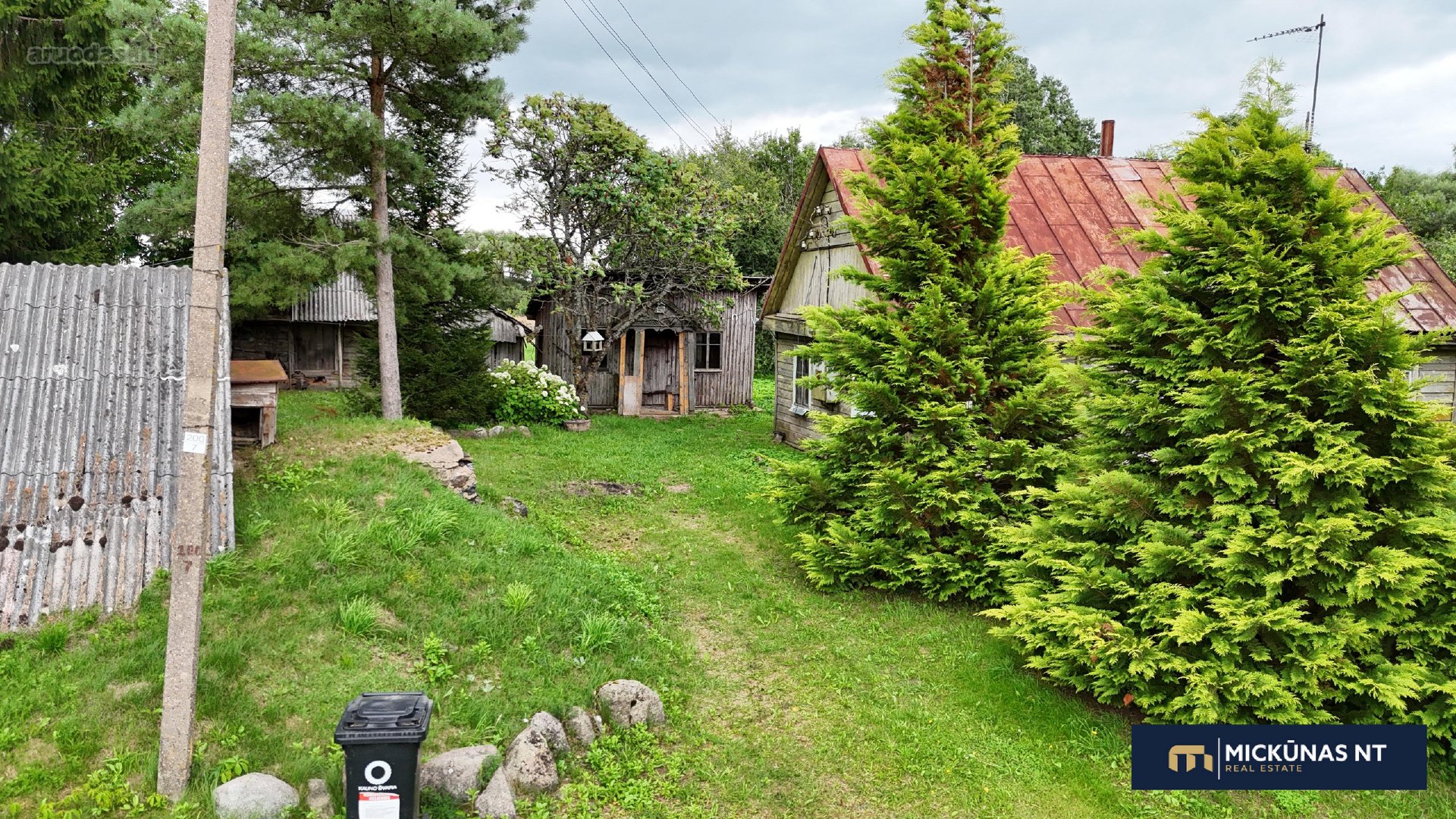 Parduodama sodyba su žemės sklypu ir