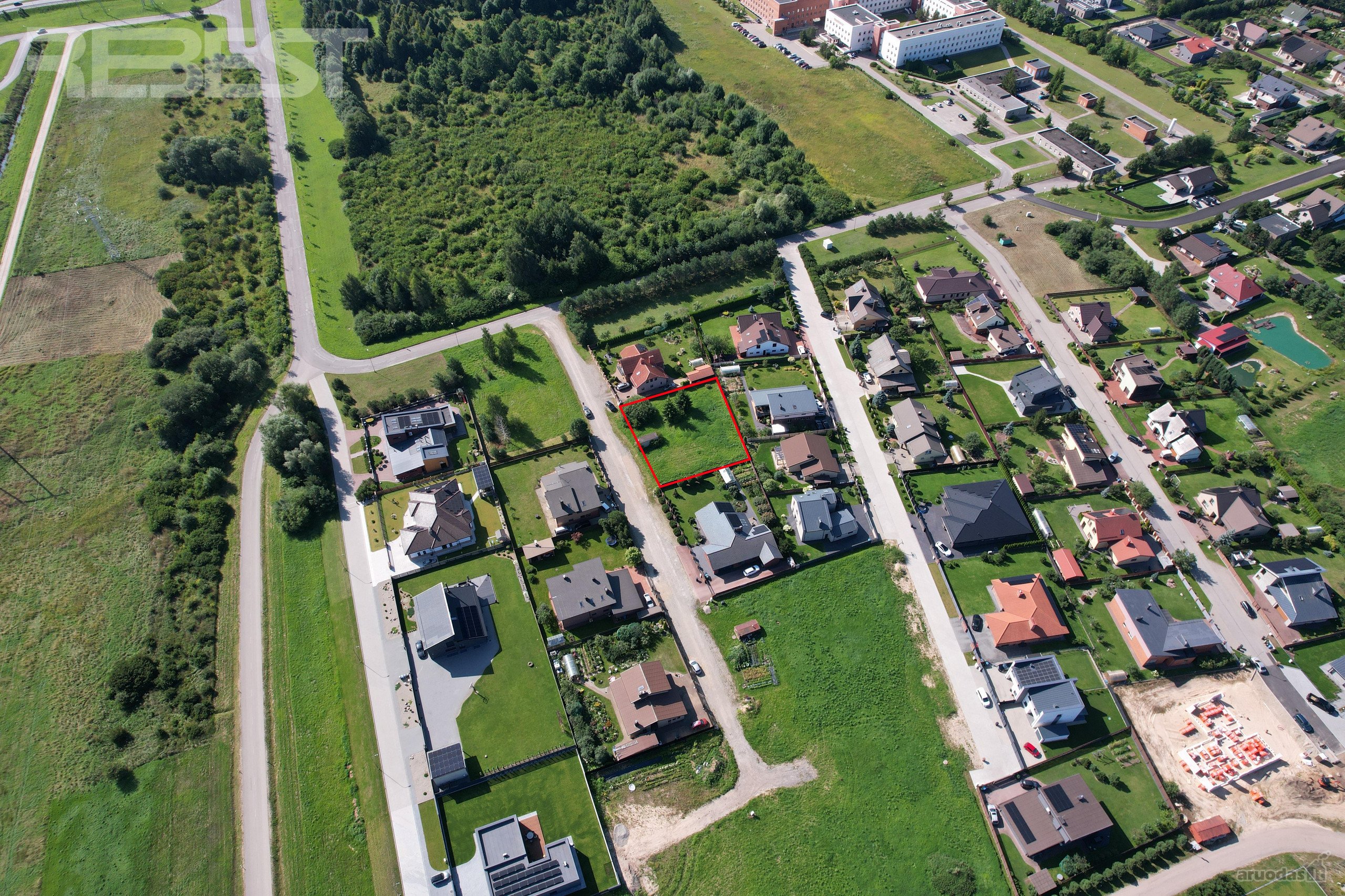 Parduodamas 14,15 arų ploto sklypas namo