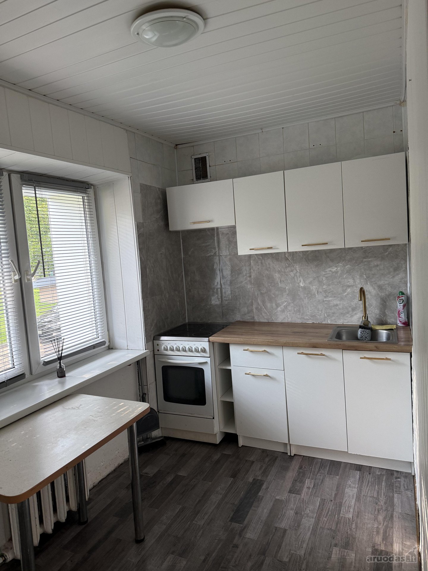 Parduodamas jaukus 2 kambarių butas Matuizose.