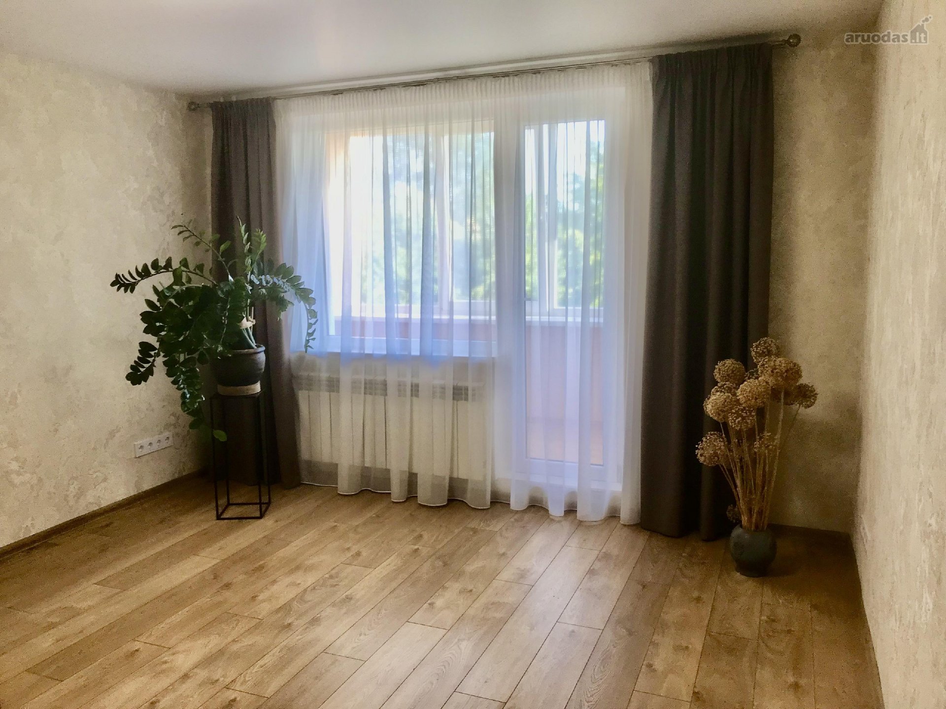 Parduodamas tvarkingas, šviesus ir patogiai