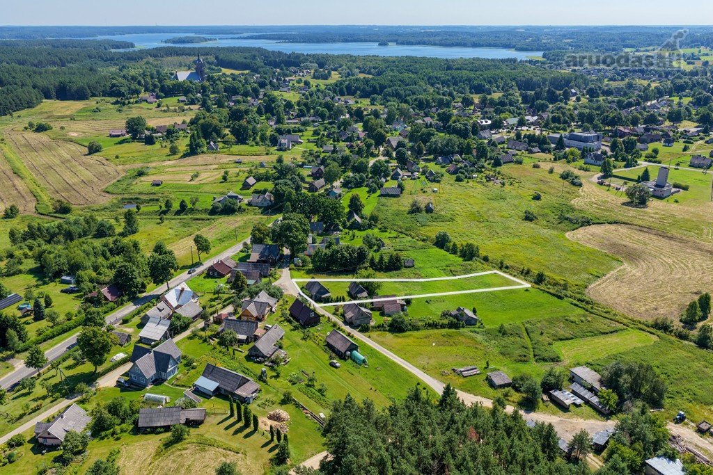 Ežerų ir miškų apsuptame Salako miestelyje,