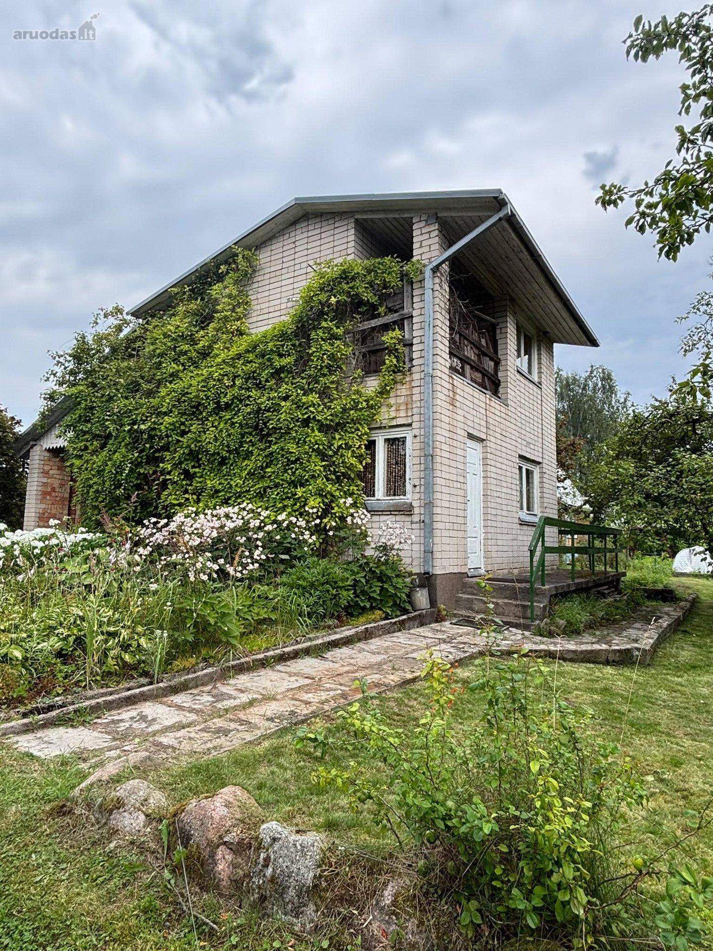 Parduodamas jaukus, pilnai įrengtas mūrinis