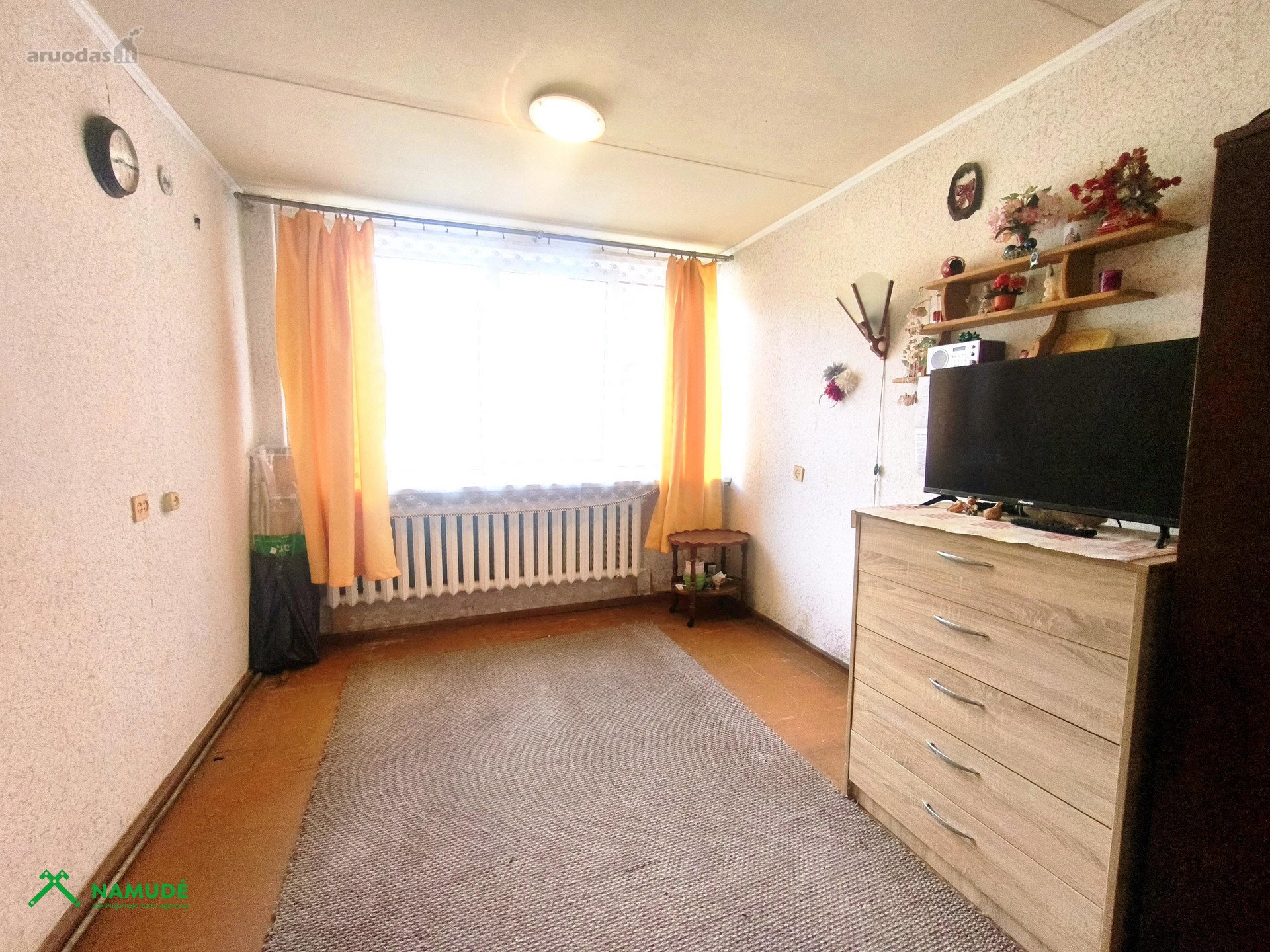 Parduodamas šviesus 2 kambarių butas