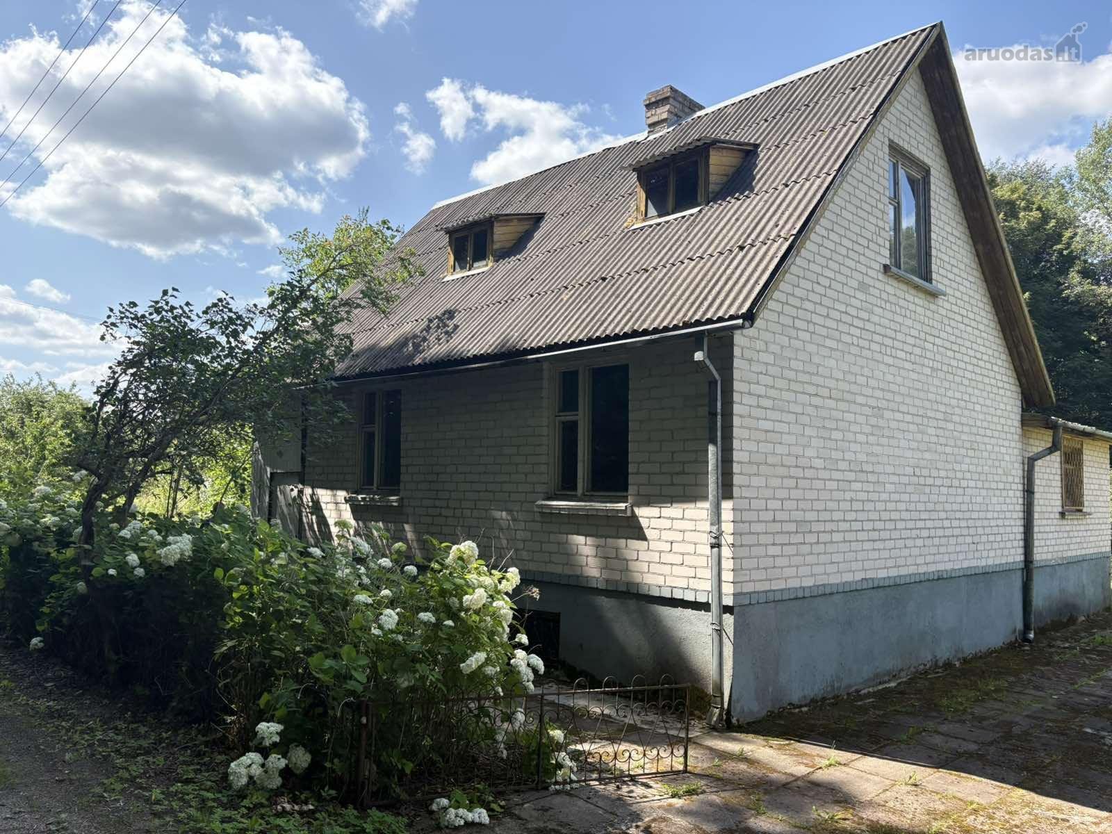 Parduodamas 2 aukštų mūrinis sodo namas sodų