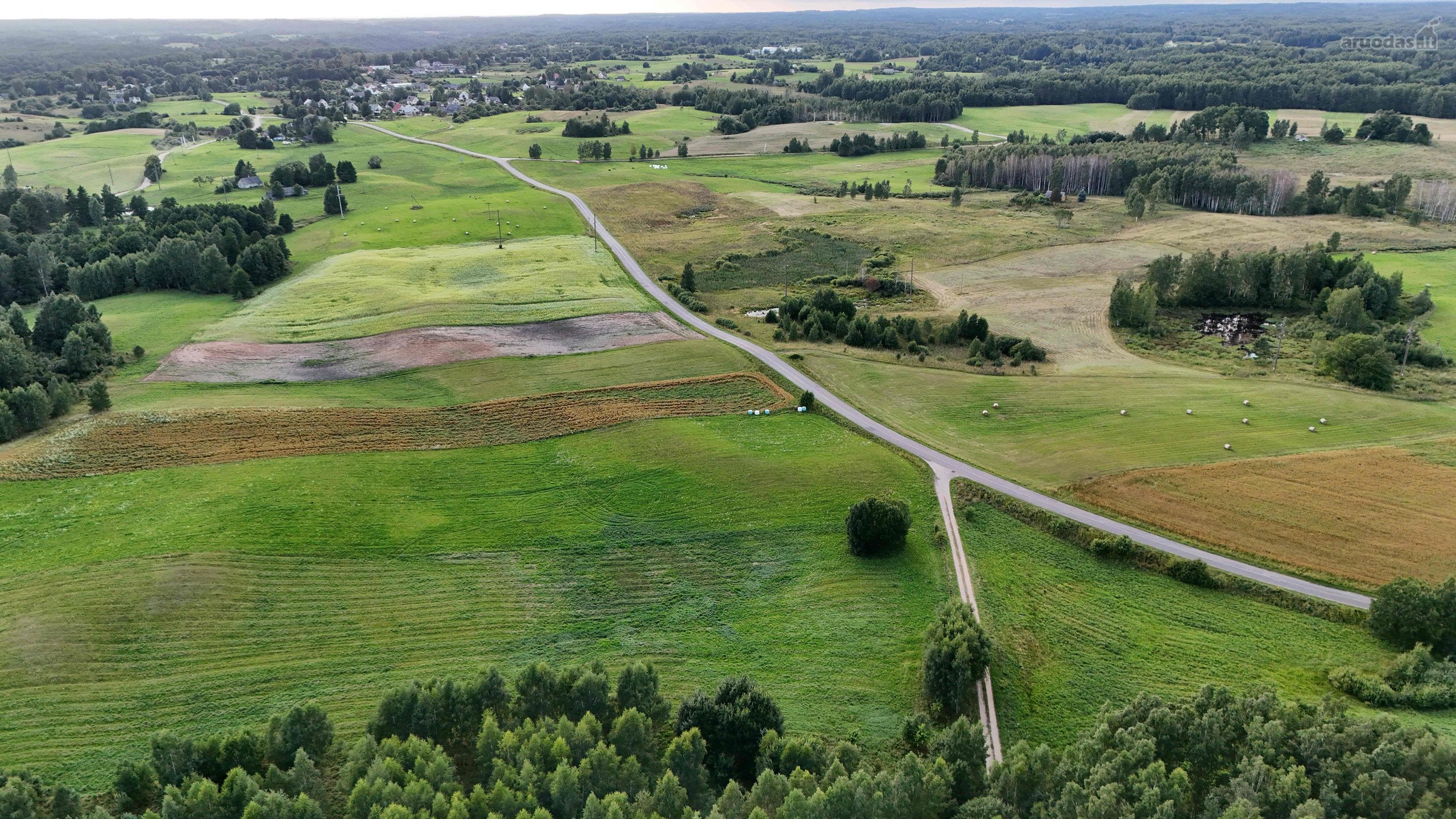 Parduodamas 1,61 ha namų valdos sklypas