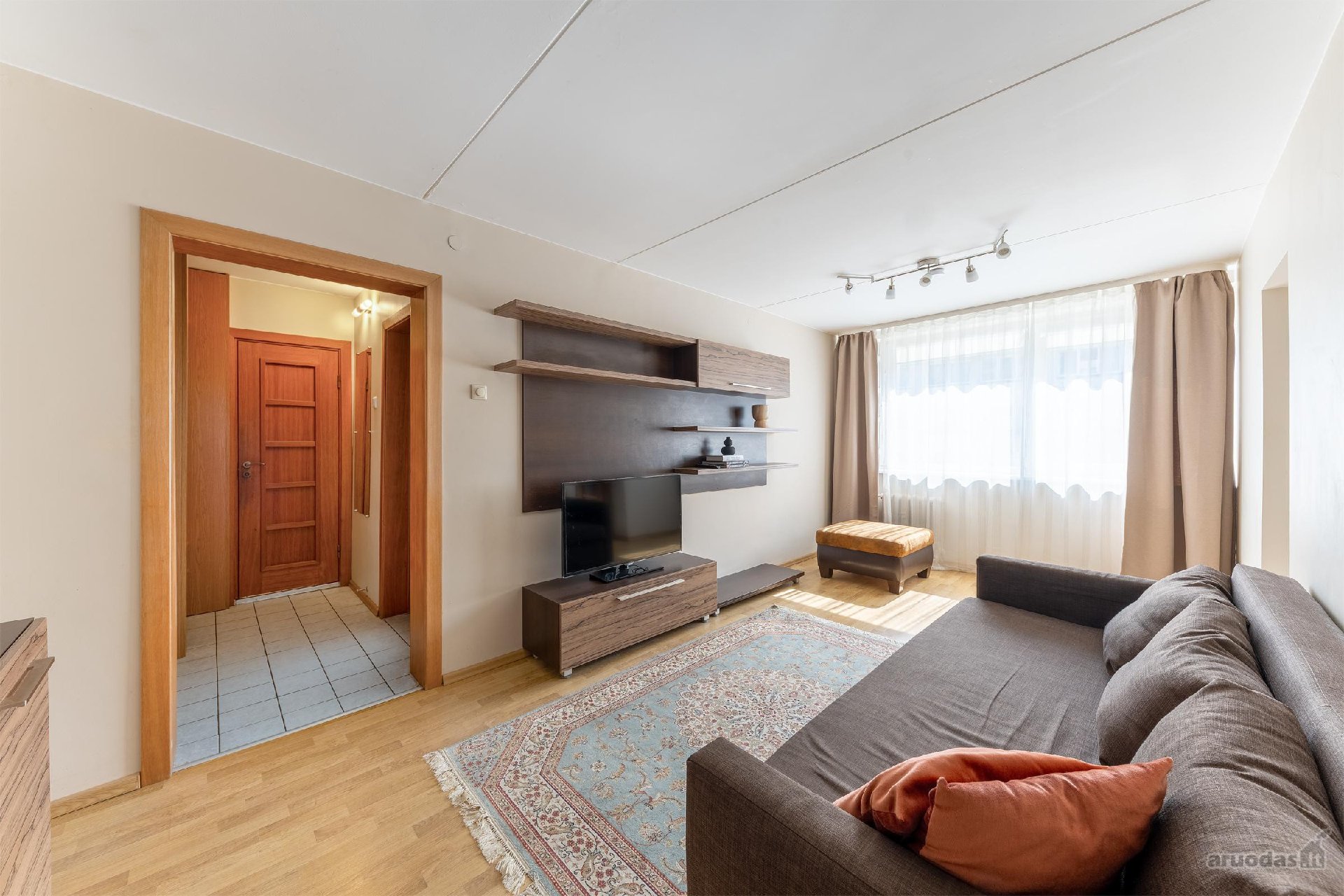 Nt brokerių ar tarpininkų prašau neskambinti.