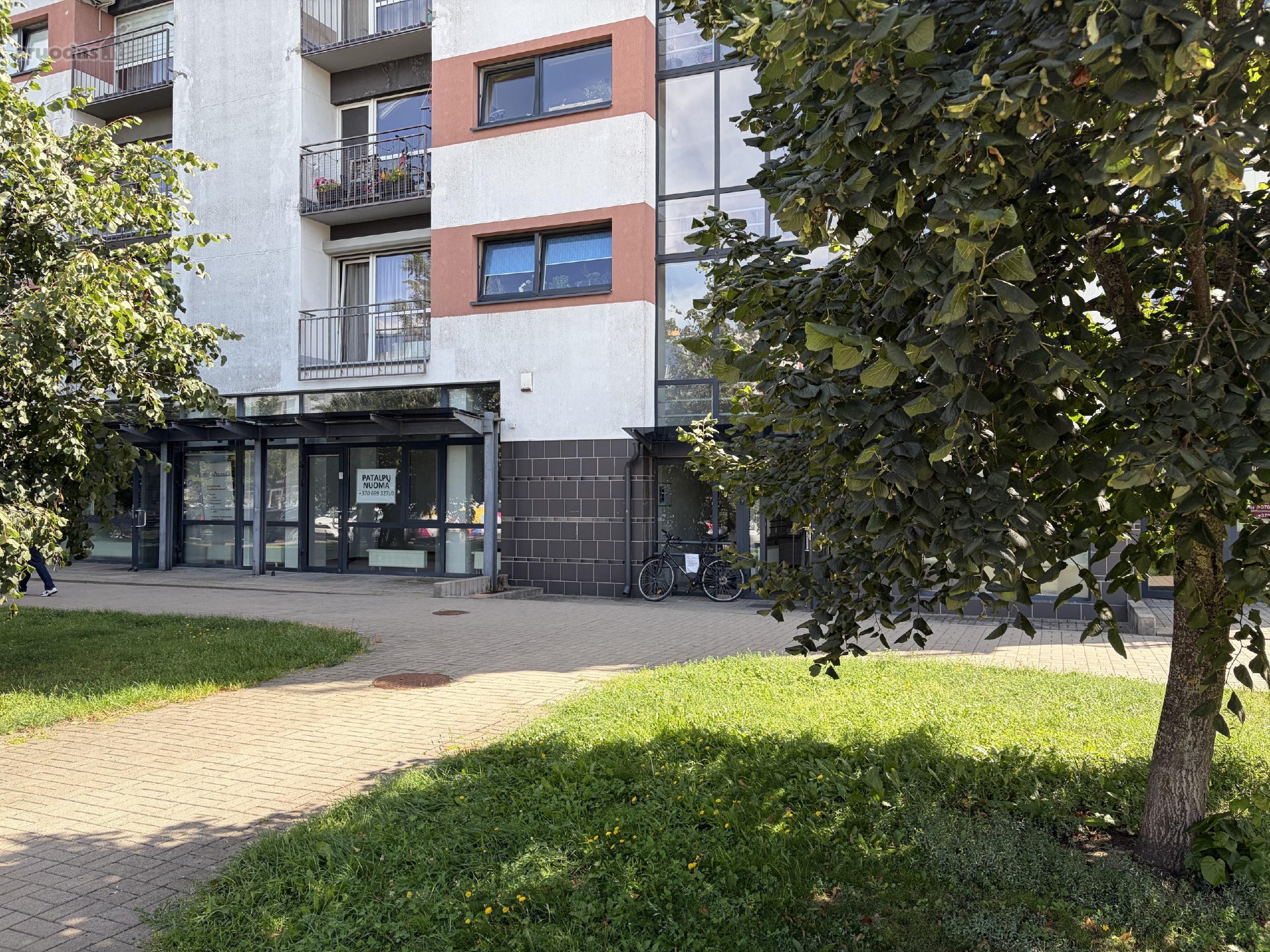 Išnuomojamos įrengtos 77 m² komercinės