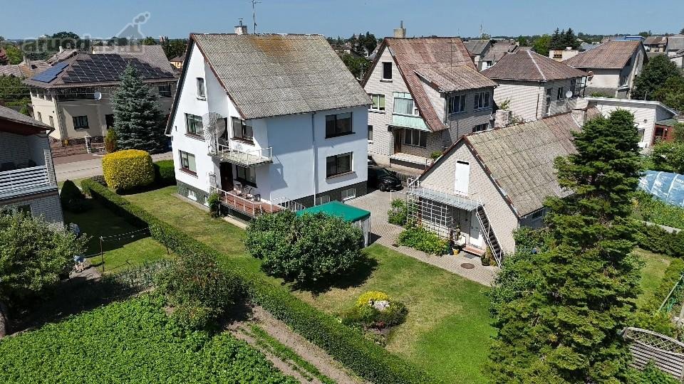 Ramioje Senlaukės gatvėje erdvus namas su