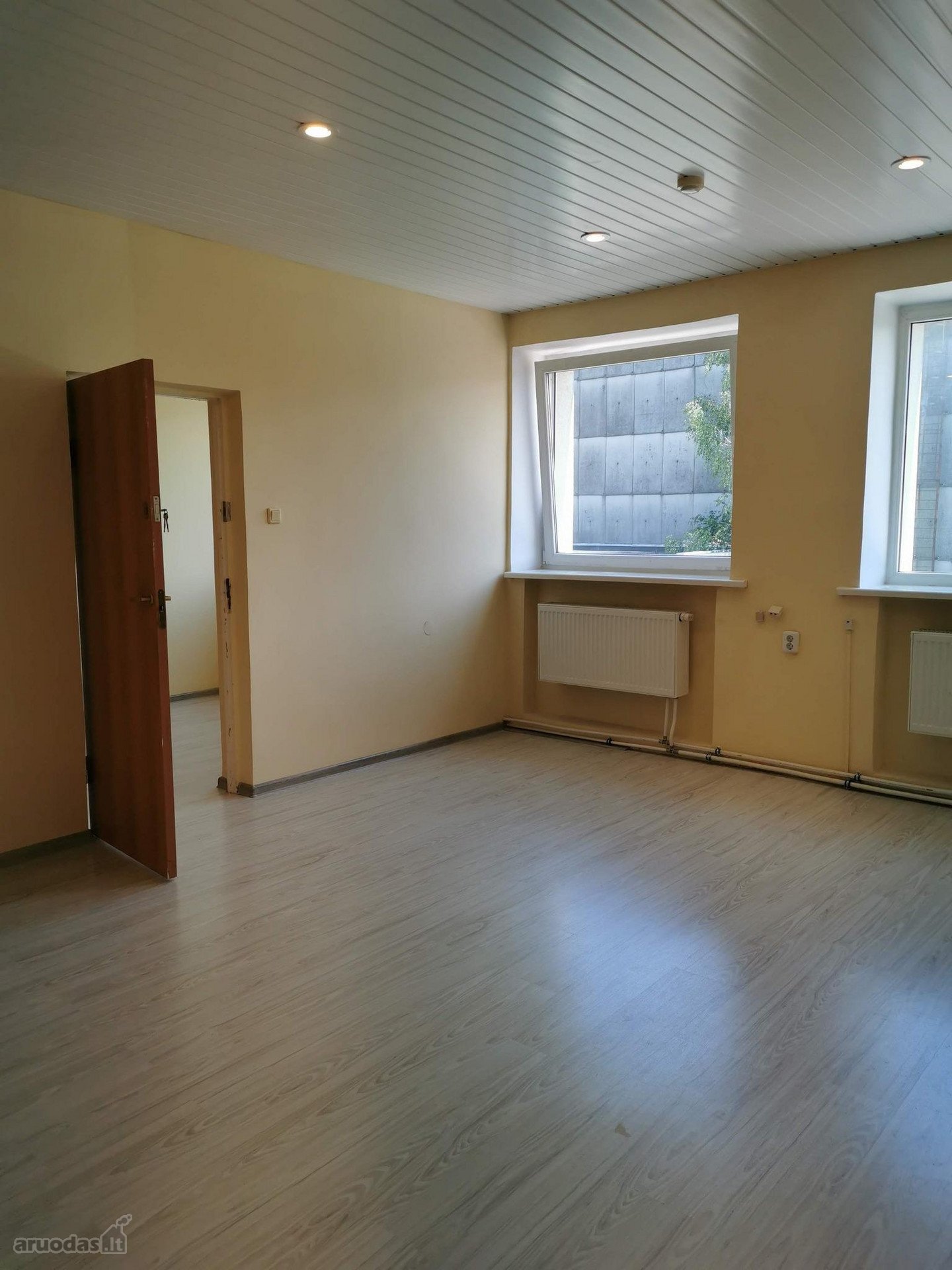 -Išnuomojamos administracinės, smulkiai