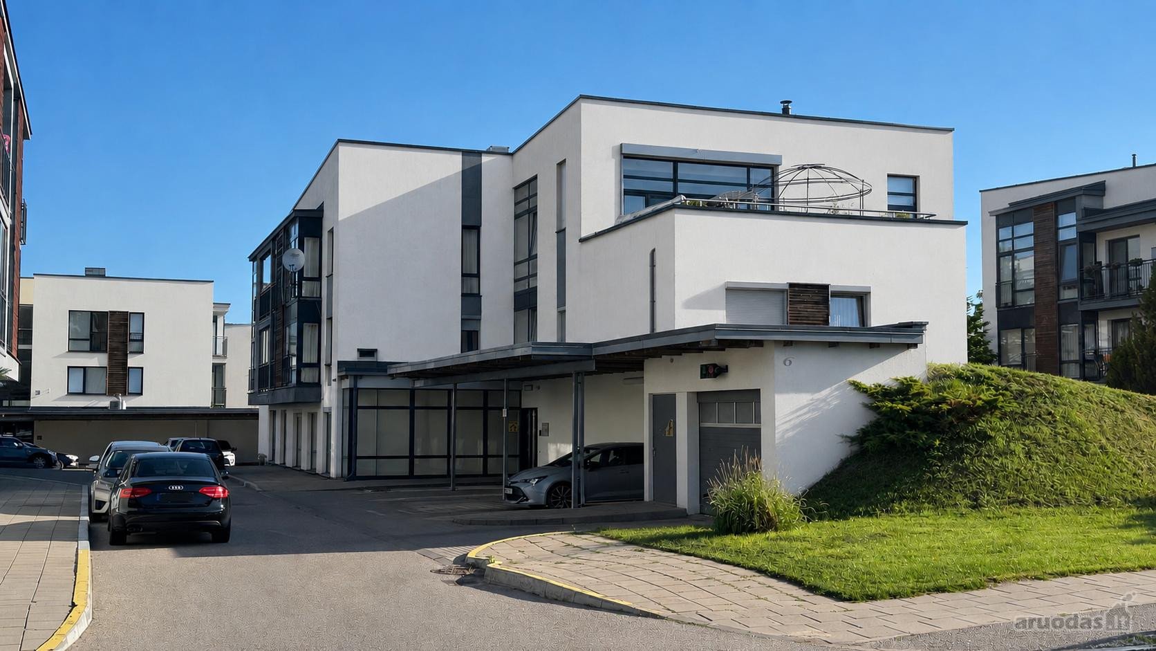 Parduodama automobilio parkavimo vieta