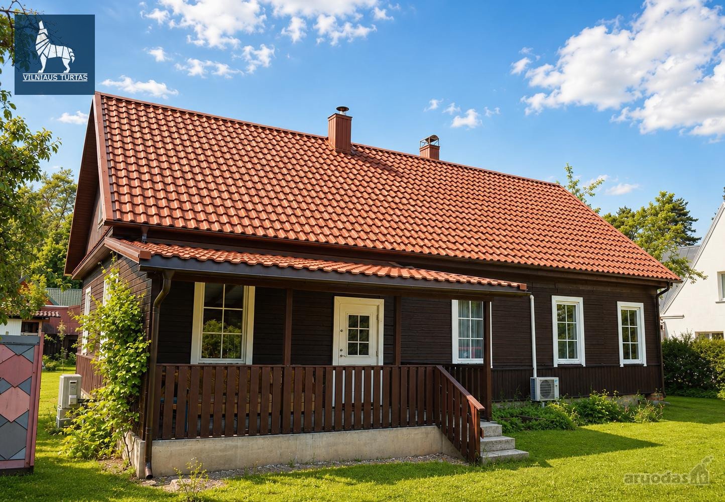 Parduodamas išskirtinis rąstinis namas po