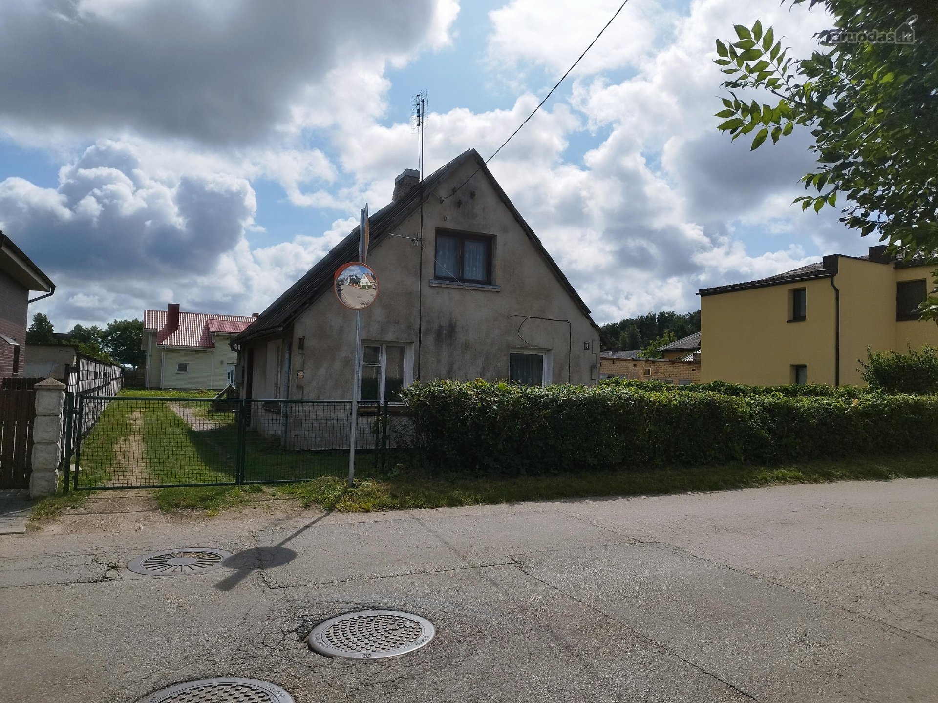Unikalus apie 12 arų sklypas su dviem