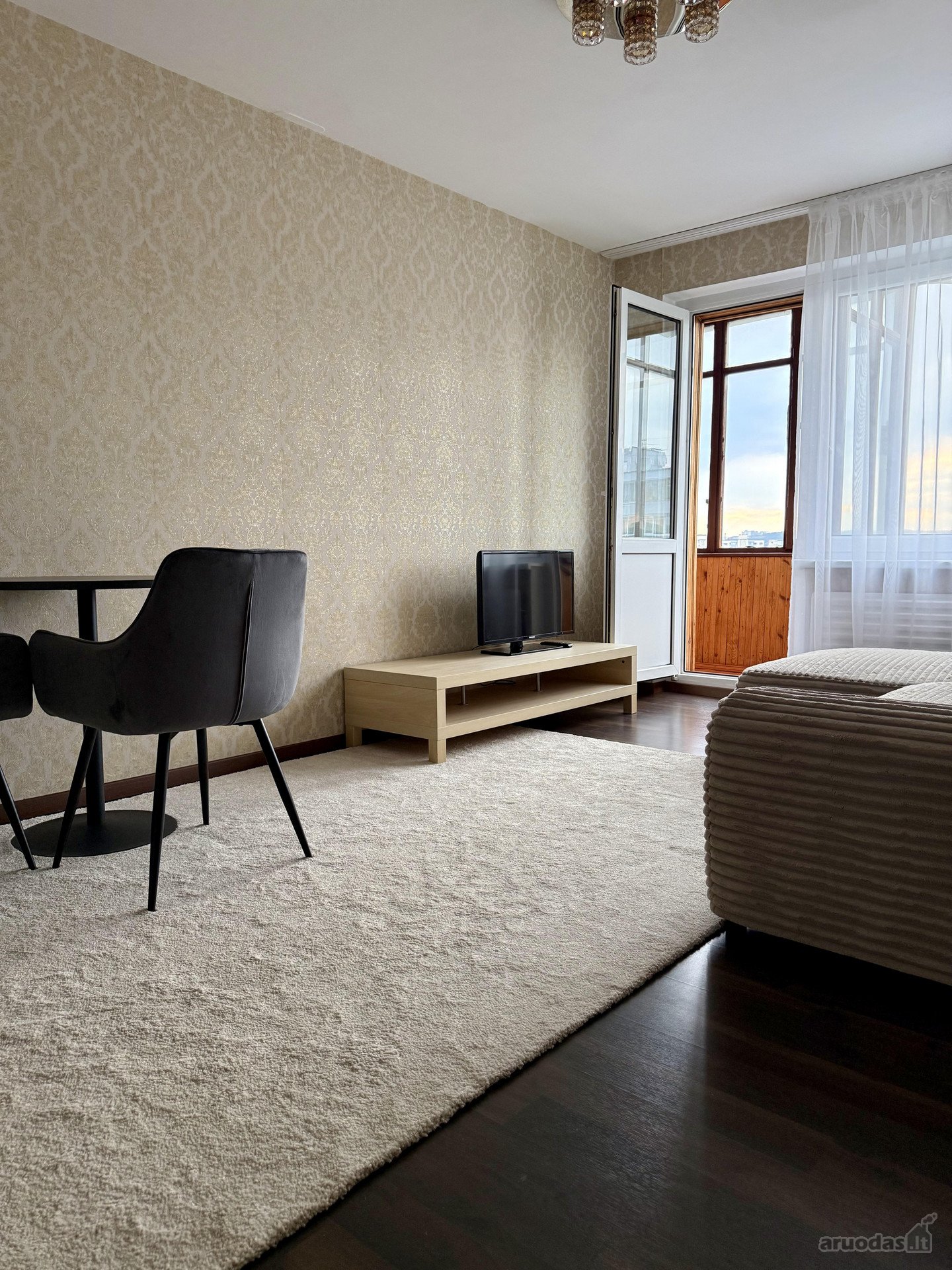 Išnuomojamas 64 m², šviesus 3 kambarių butas