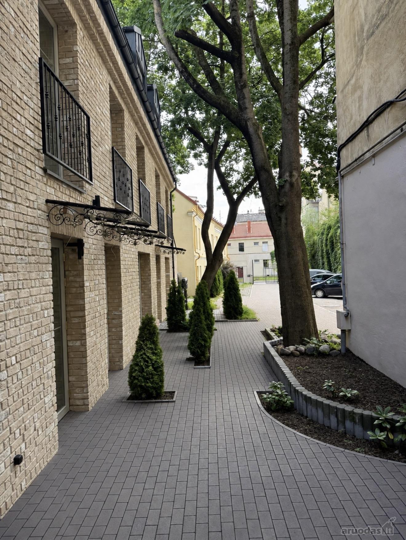 Parduodami naujos statybos irengti kotedžai