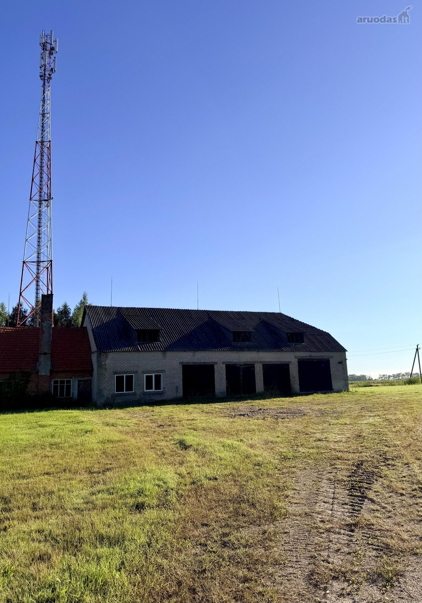 Garažas 600m2.