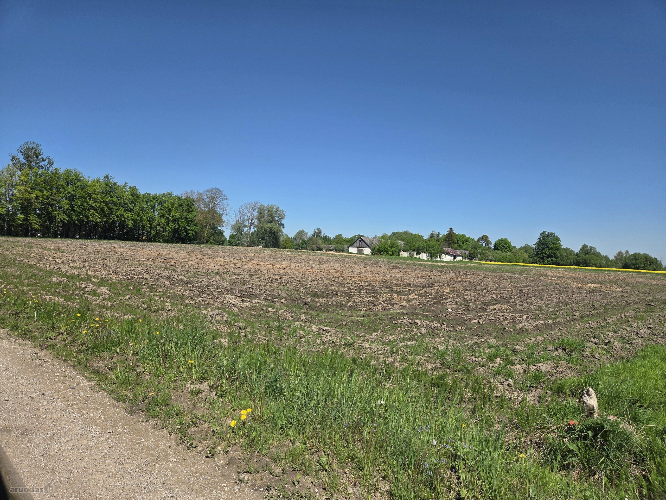 Parduodu žemės sklypą 2.7 ha su ūkiniu