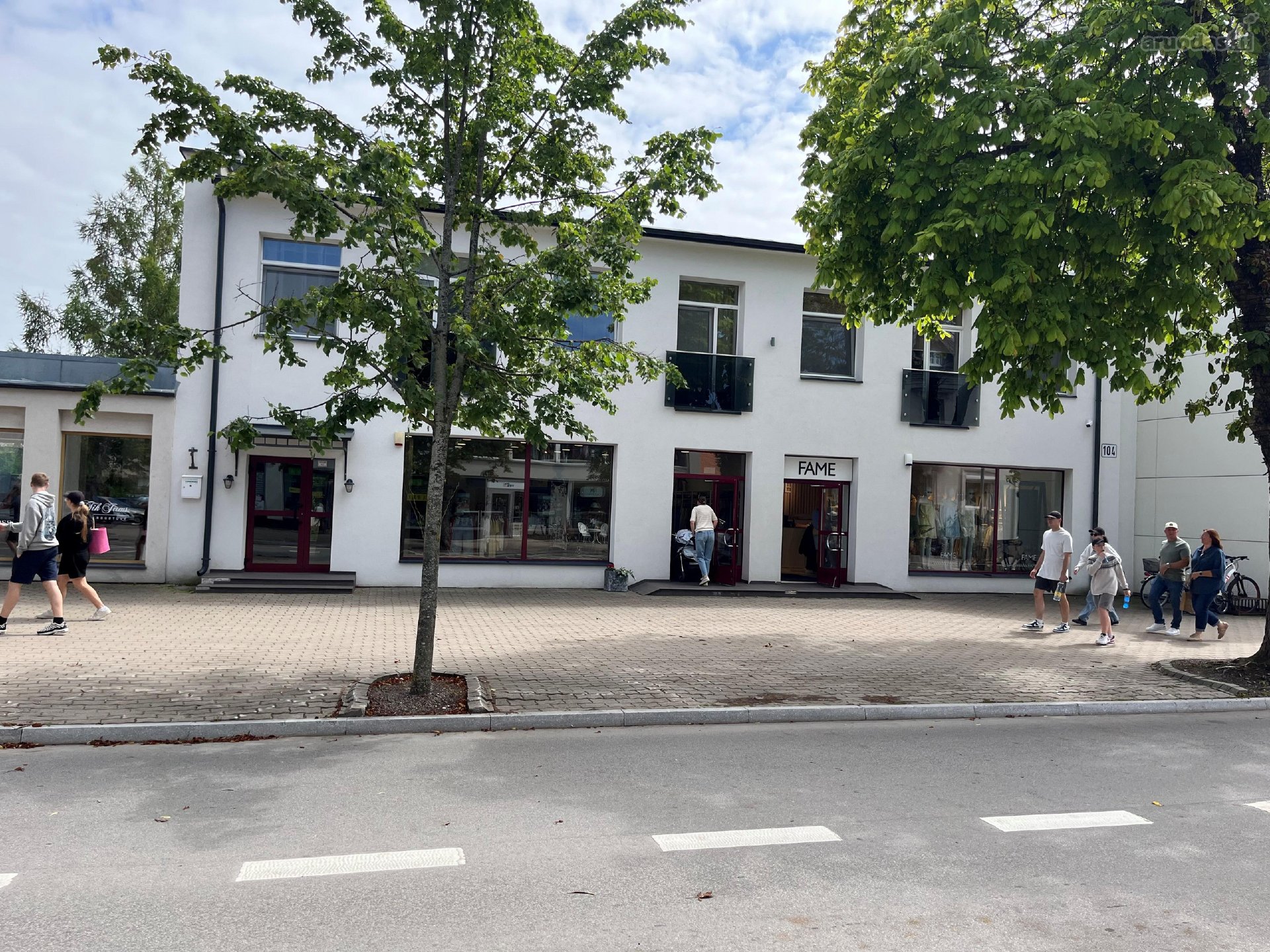 Išnuomojamos 76 kv. m. ploto prekybinės –