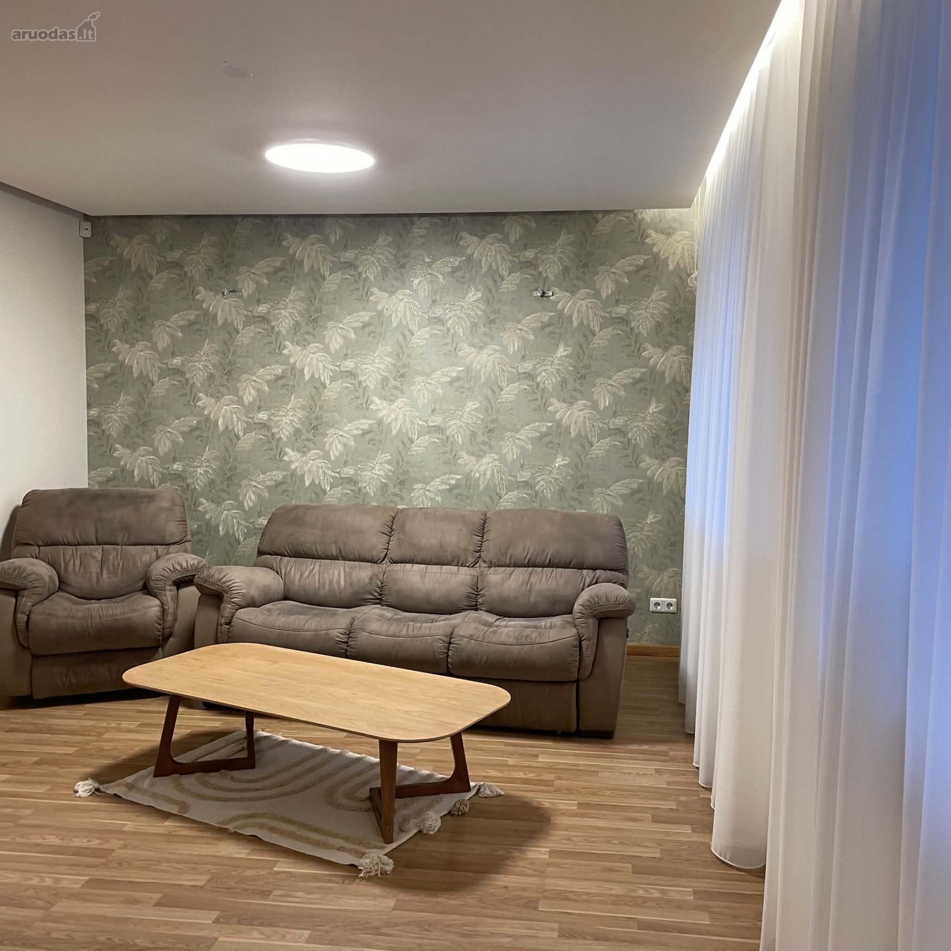 Nuomojamas dviejų miegamųjų butas, 80 m2 su