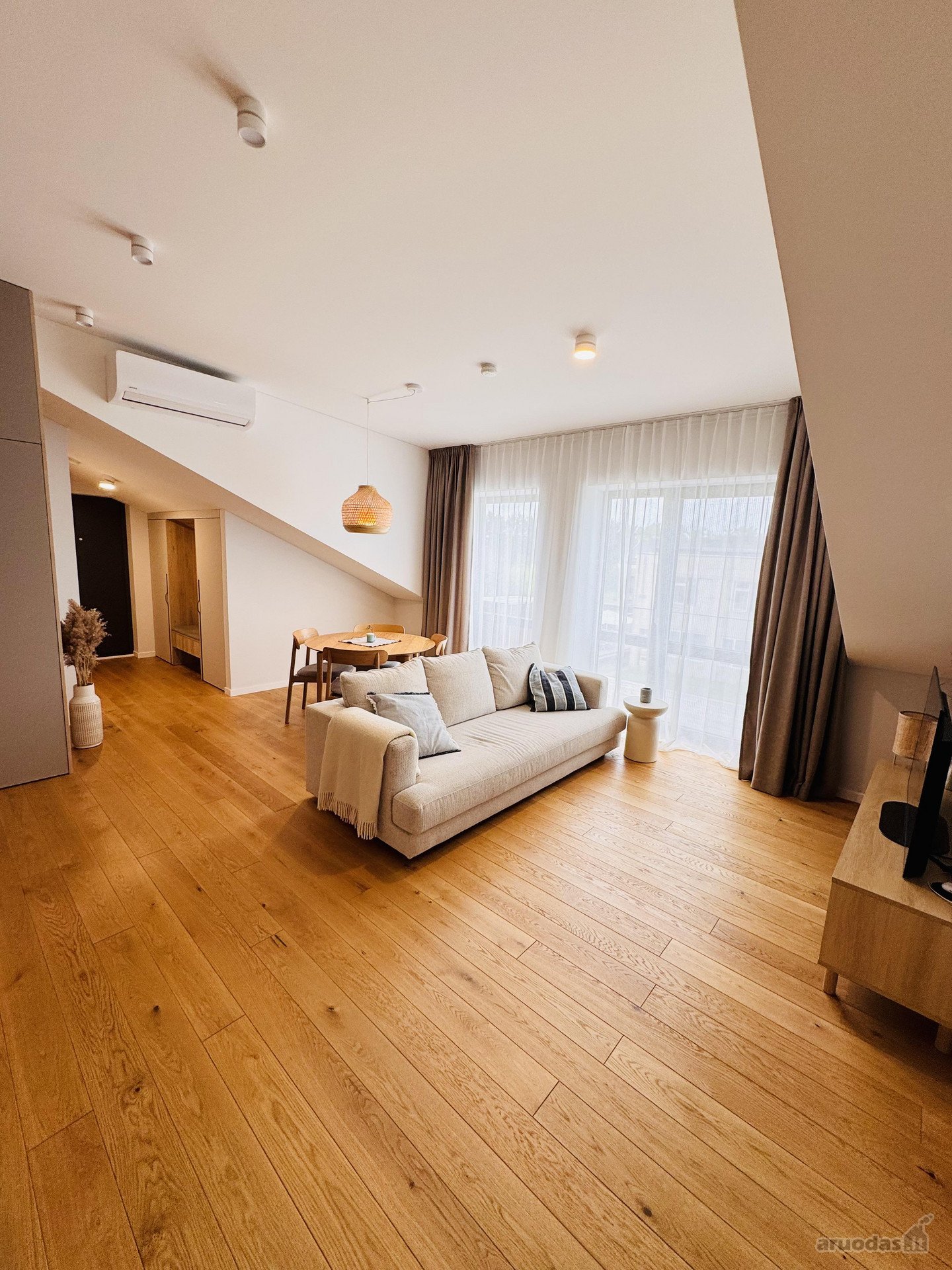 3 kambarių pilnai įrengti apartamentai Nidoje